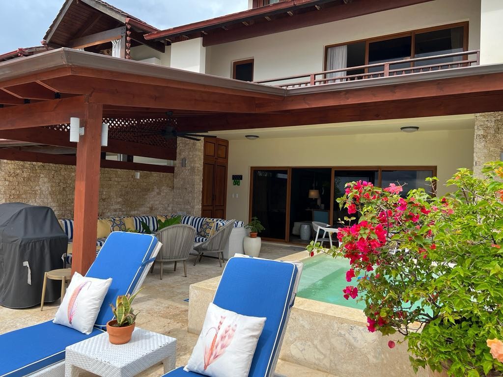 casas vacacionales y villas - Villa en venta de oportunidad en Bahia Samana 6