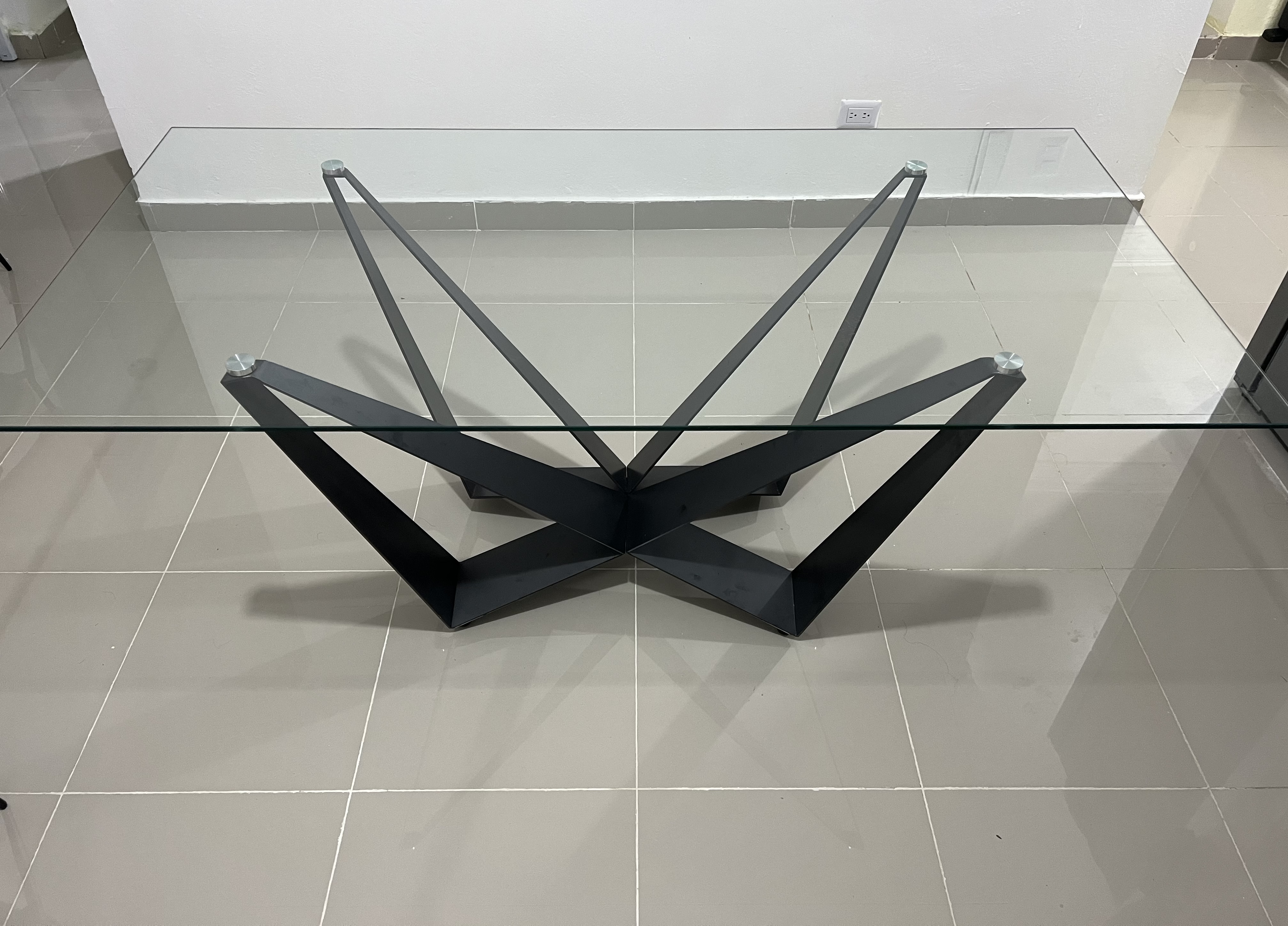 muebles y colchones - Mesa de cristal con base de hierro  1