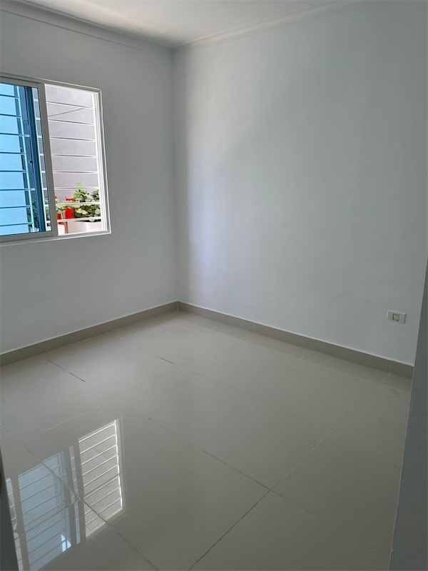 apartamentos - apartamento 2do piso en la autopista de san Isidro cayenas  4