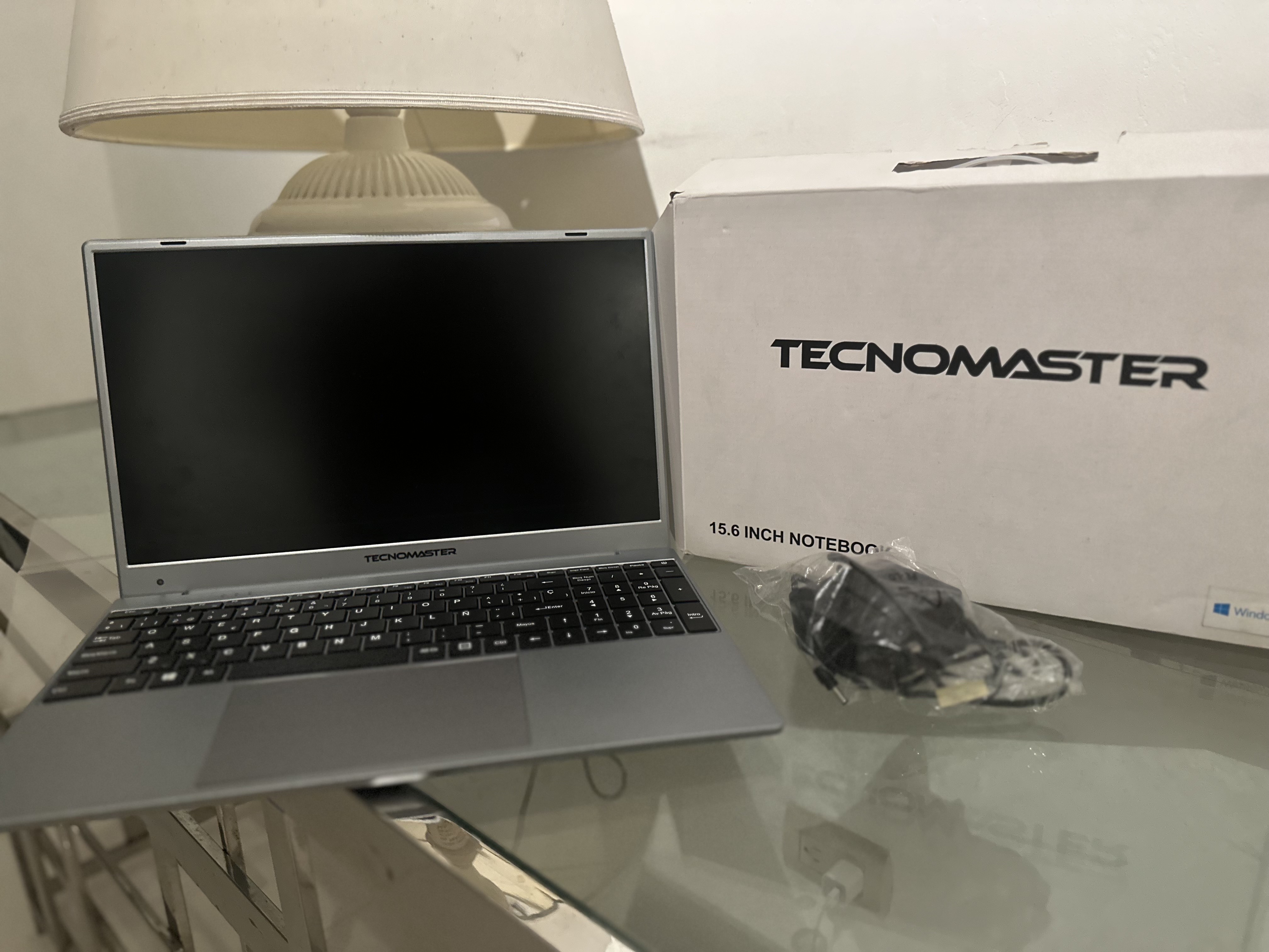 computadoras y laptops - LAPTOP TECNOMASTER RYZEN 5 256gb DE OPORTUNIDAD COMO NUEVA  0
