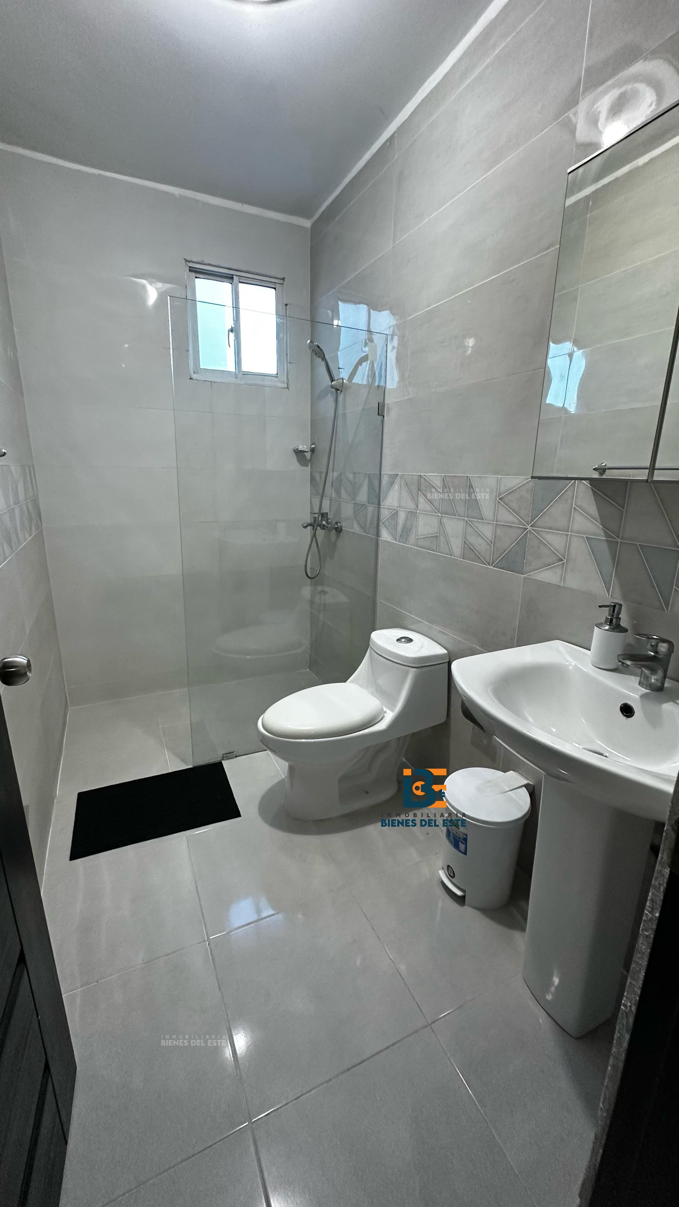 casas - SE RENTA Apartamento Amueblado con Dos Parqueos. 2