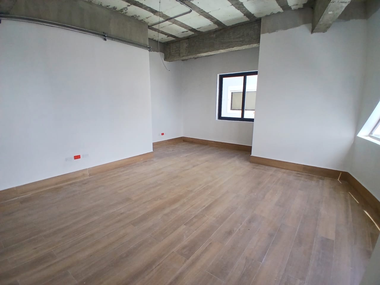 oficinas y locales comerciales - Local céntrico en Evaristo morales  7