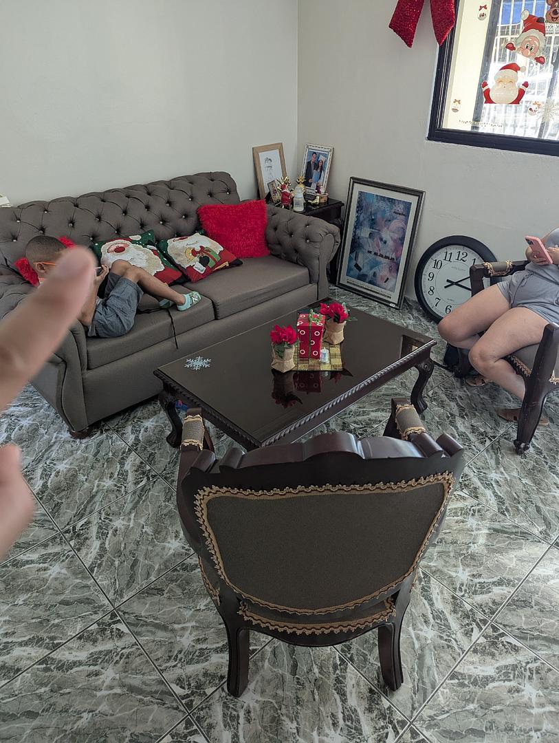 muebles y colchones - JUEGO DE MUEBLES EN CAOBA, CON DOS MESITAS  0