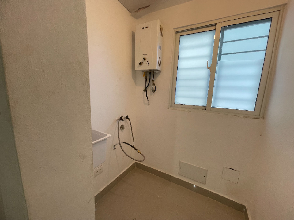 apartamentos - Vendo Apartamento 2do. Piso en Zona Universitaria 9
