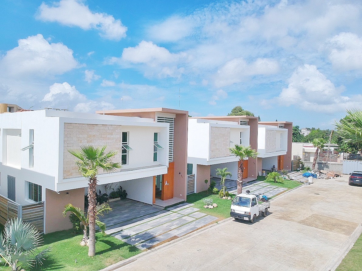 casas - Casa de venta en Los Llanos de Gurabo 4