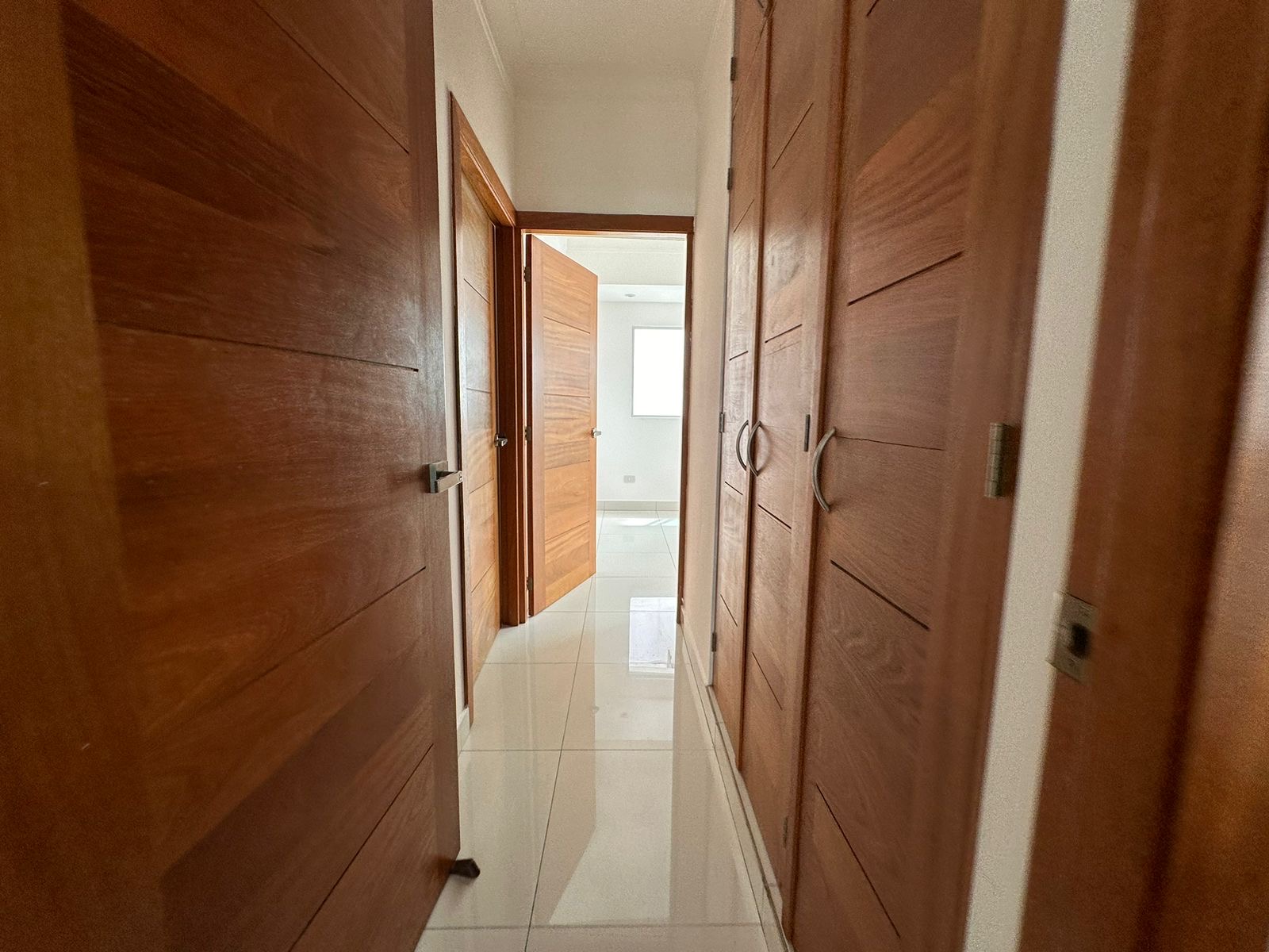apartamentos - *MIRADOR SUR:  VENTA APTO; 4to. piso, 110 metros,  3
