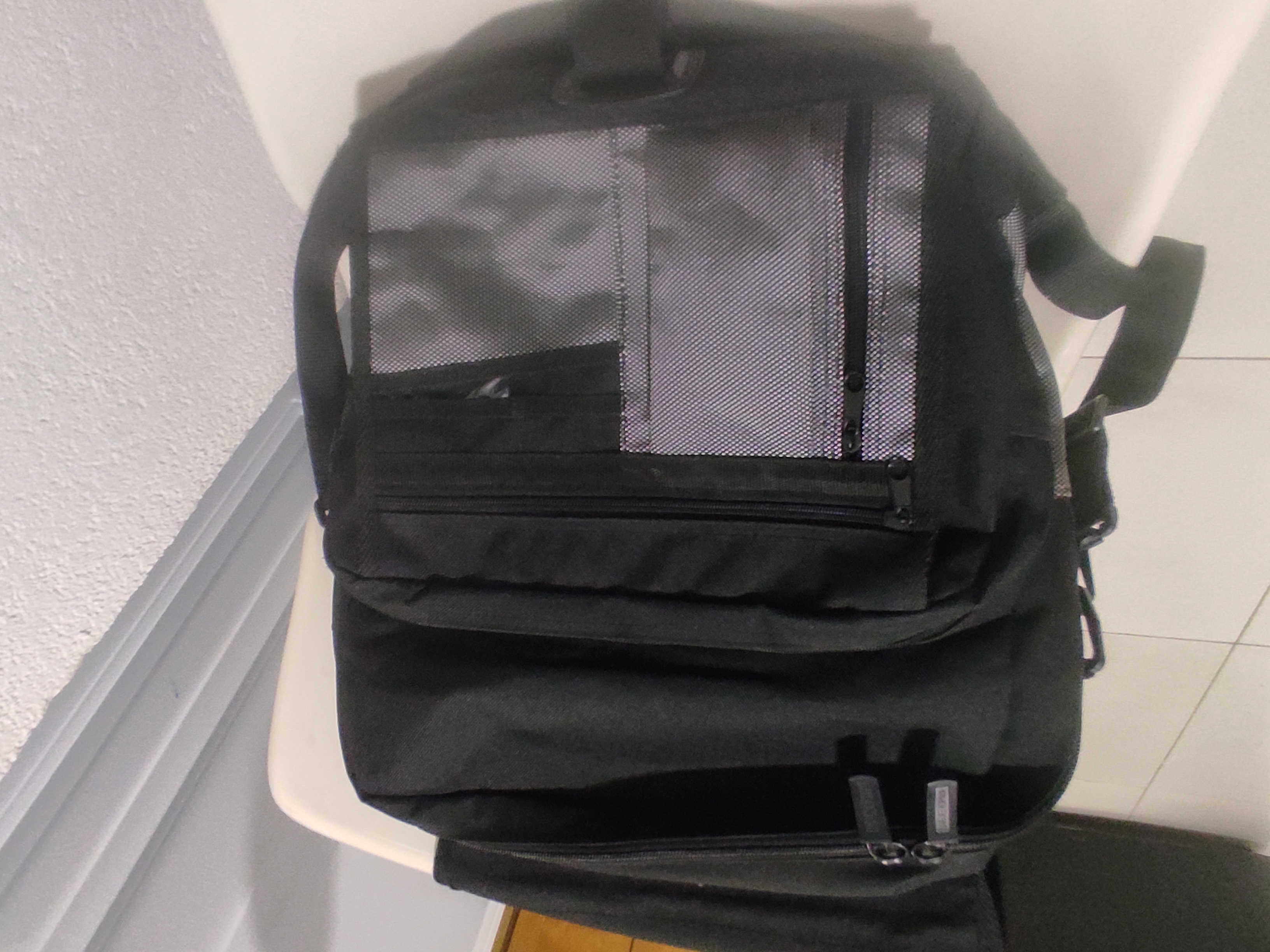 carteras y maletas - Bulto robusto para laptop grande  + 11 bolsillos (NEGOCIABLE) 2