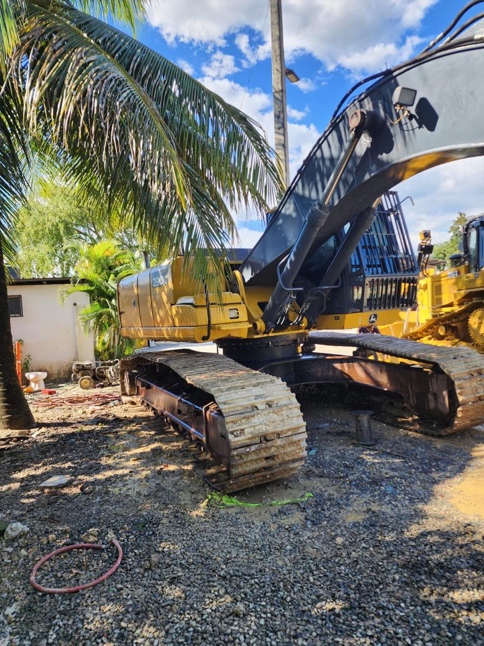 camiones y vehiculos pesados - Vendo Excavadora Marca John Deere Modelo 290G  3