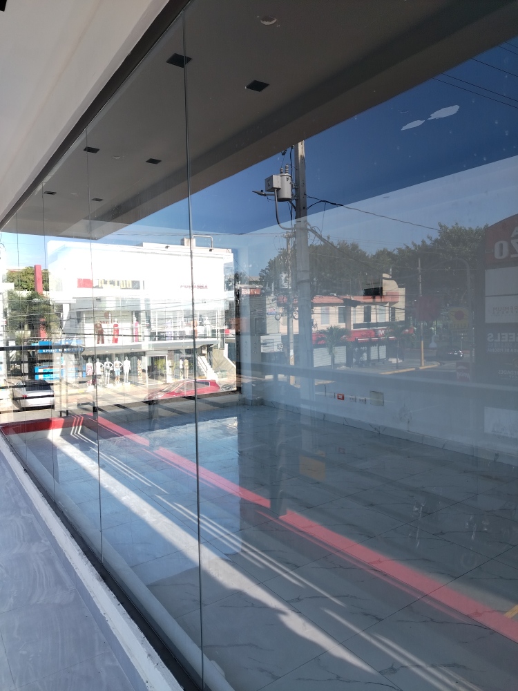 oficinas y locales comerciales - Alquiler local  Av. Venezuela Plaza Patrizo Santo Domingo Este Ens. Ozama 5