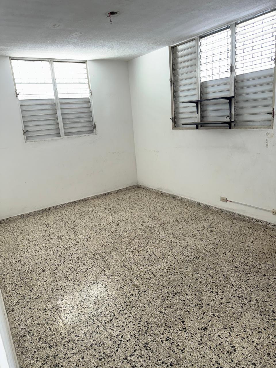 oficinas y locales comerciales - Alquiler Local Comercial, Av Enriquillo 8