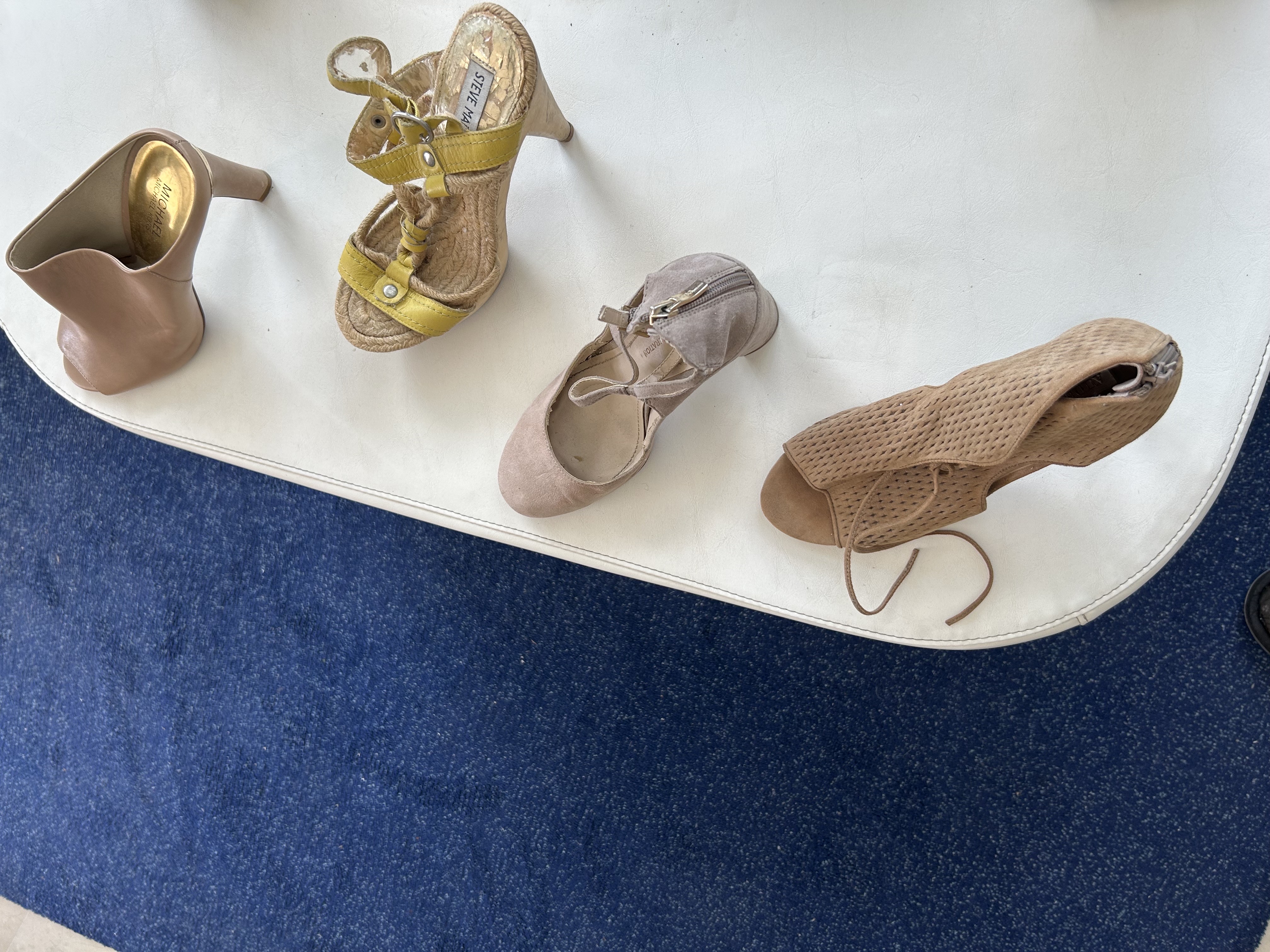zapatos para mujer -  un par de Zapatos para mujeres 0