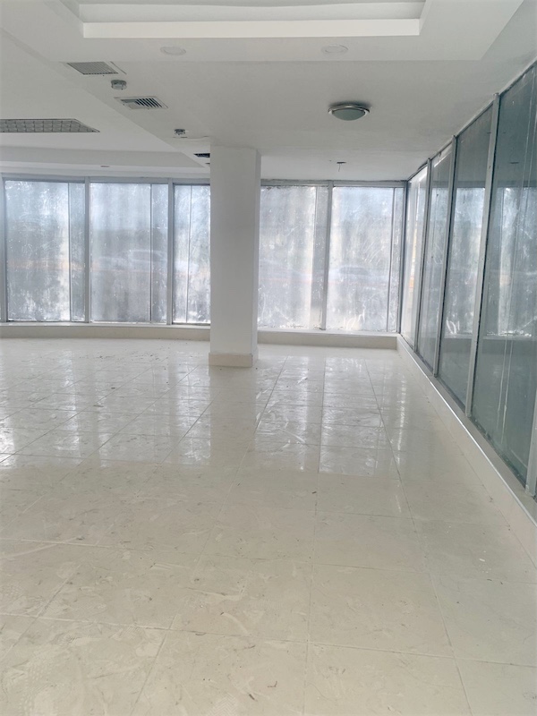 oficinas y locales comerciales - Local amplio en Naco abierto 1