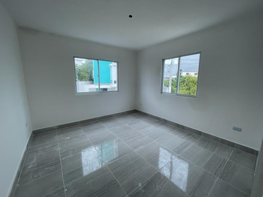 casas - Casa en VENTA en MIRADOR DEL OESTE 

 PRECIO: US $284,000
 4