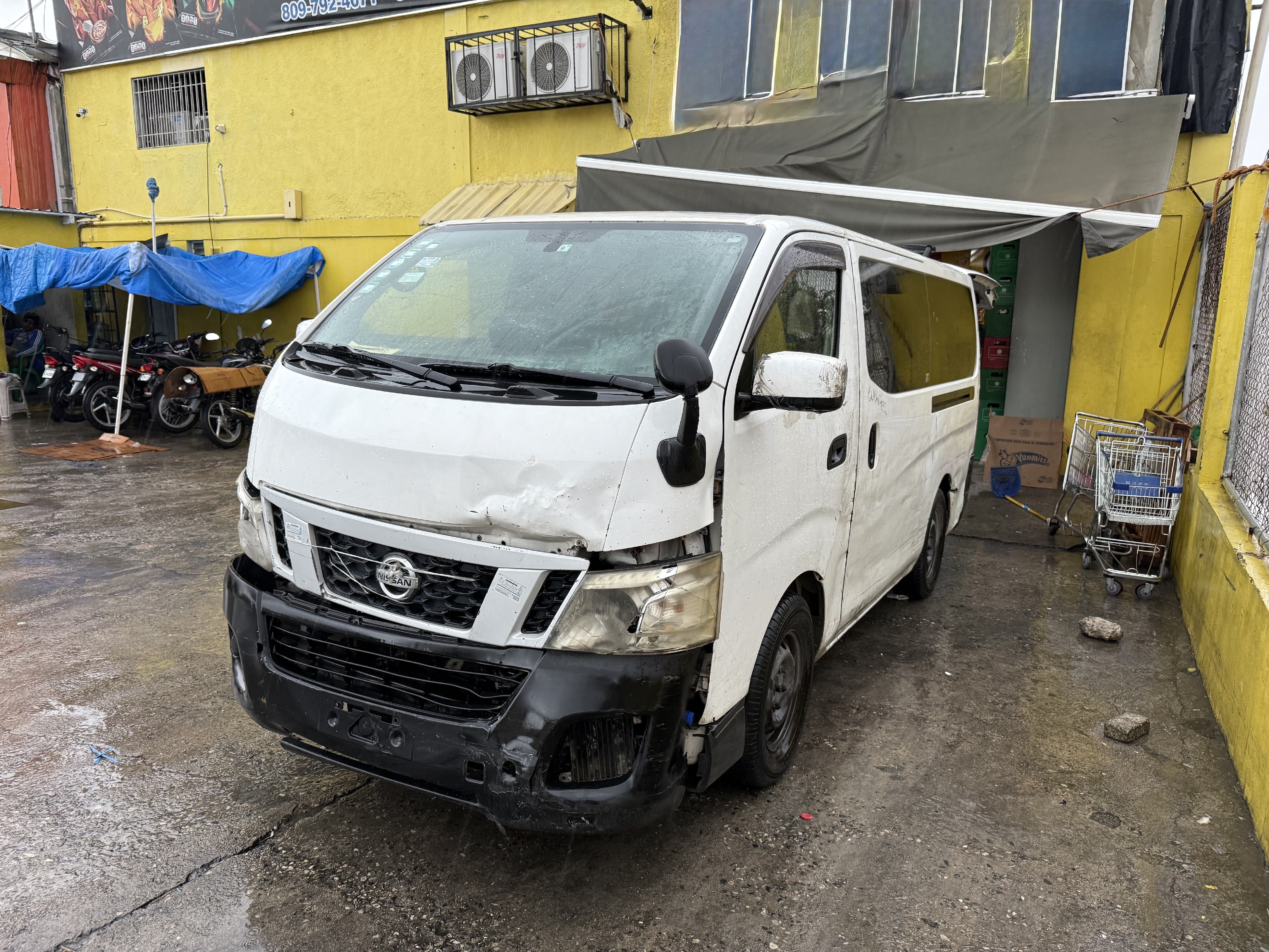 jeepetas y camionetas - NV 350 modelo japonés  1