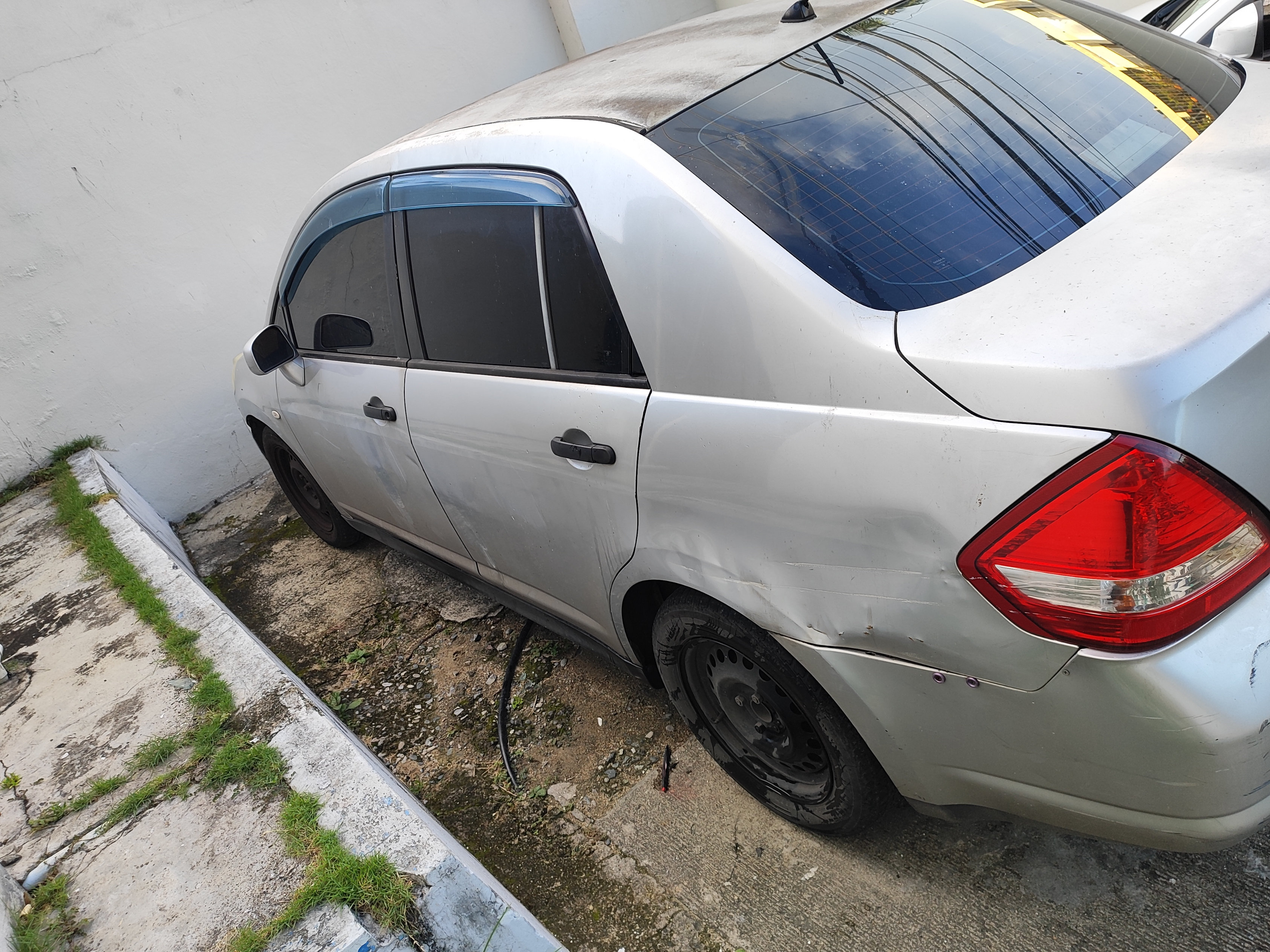 carros - vendo Nissan Tiida  ligeramente negociable  1
