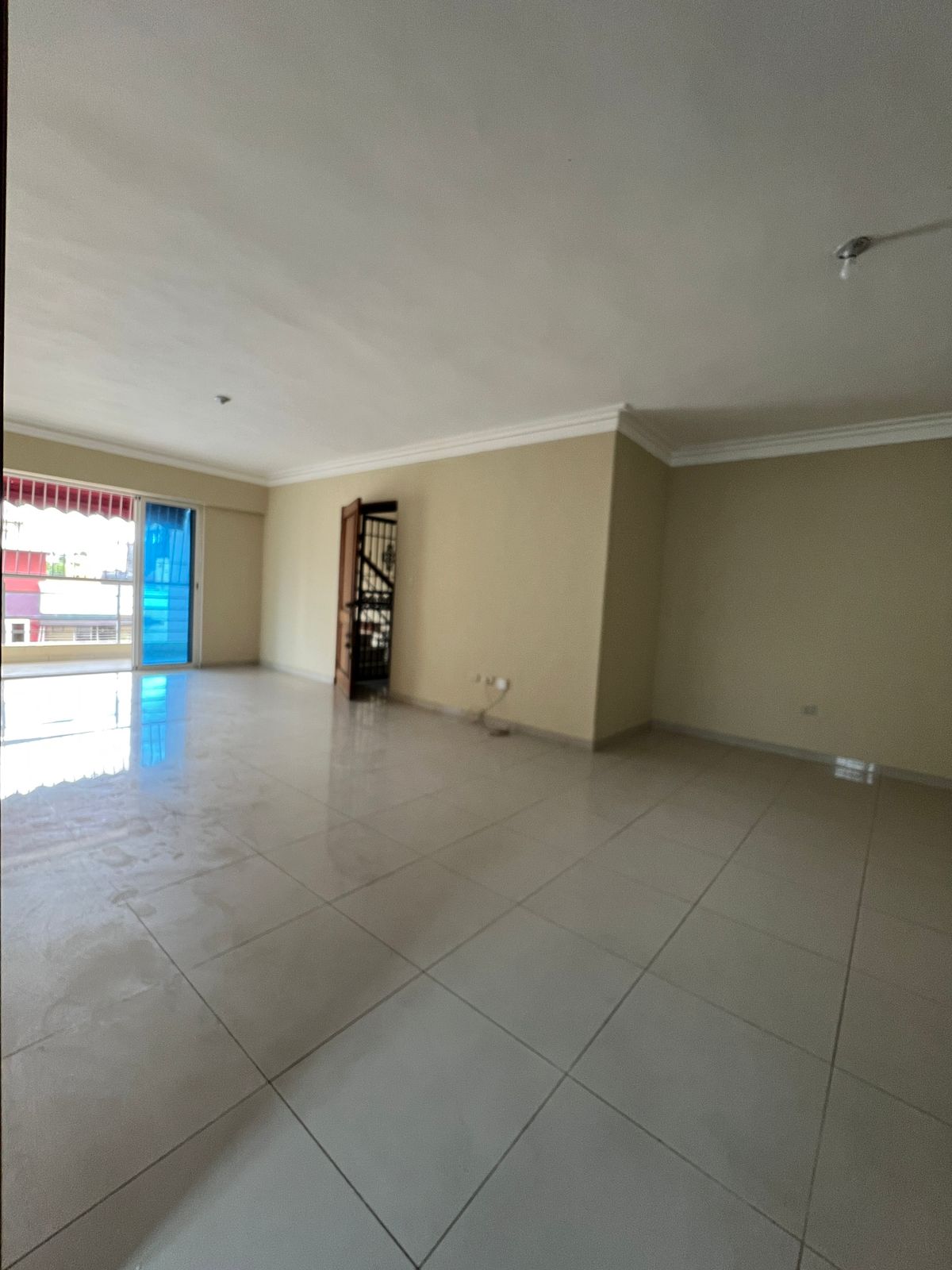 apartamentos - Alquilo apto espacioso de 3 habitación más un estu