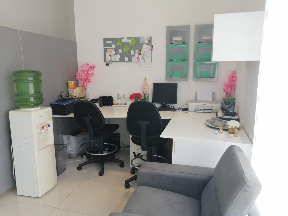 oficinas y locales comerciales - LOCAL COMERCIAL en MODERNA PLAZA DR.DEFILLO 4
