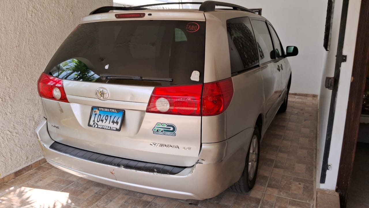jeepetas y camionetas - Toyota Sienna Año 2006 Única Dueña en Santiago Vi. 8