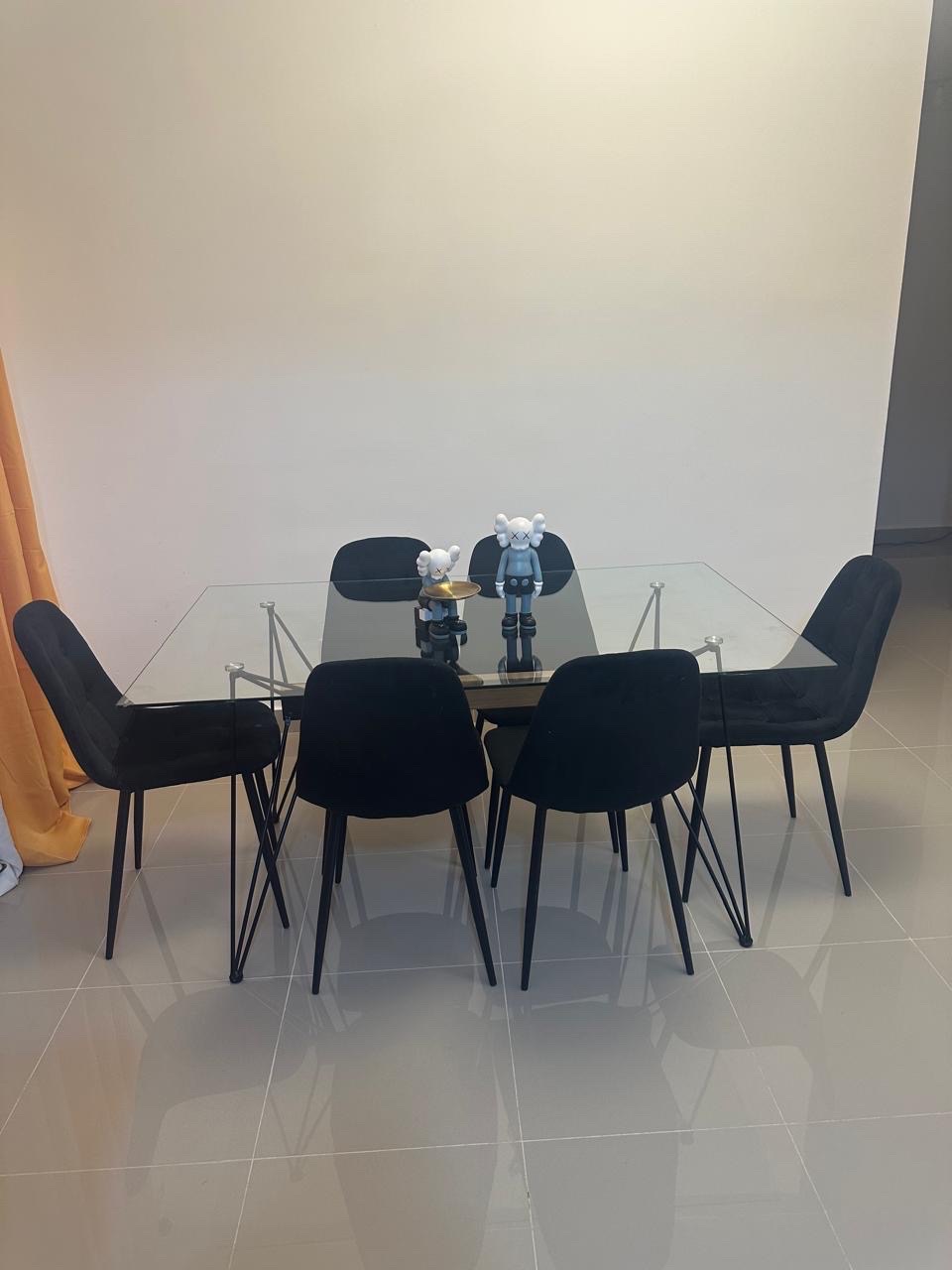 muebles y colchones - Comedor de 6 sillas, como nuevo es de IKEA, lo vendo por motivo de viaje.  1
