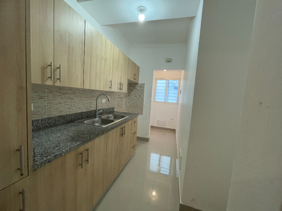 apartamentos - Vendo Apartamento 2do. Piso en Zona Universitaria 7