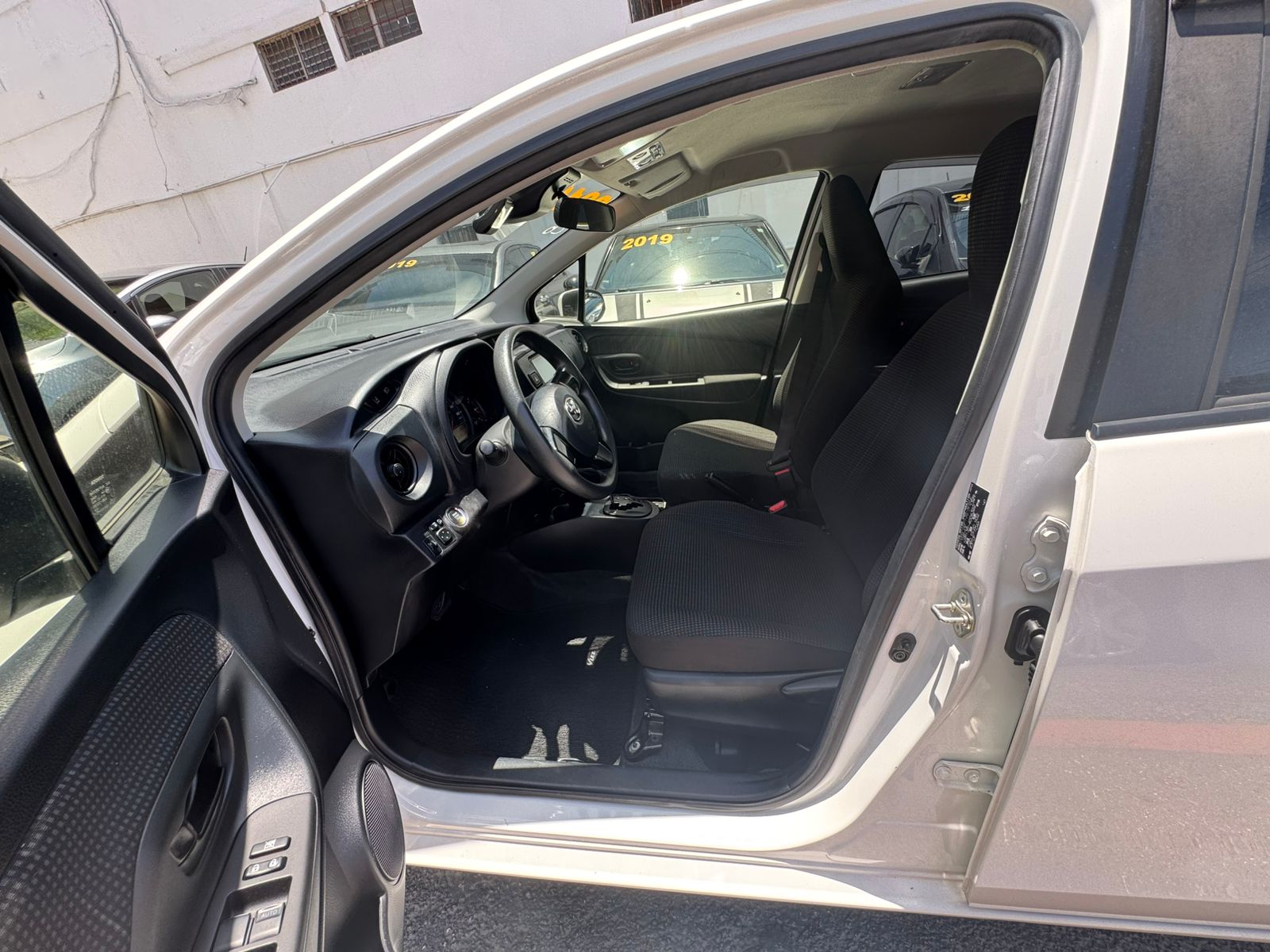 carros - Toyota Vitz 4