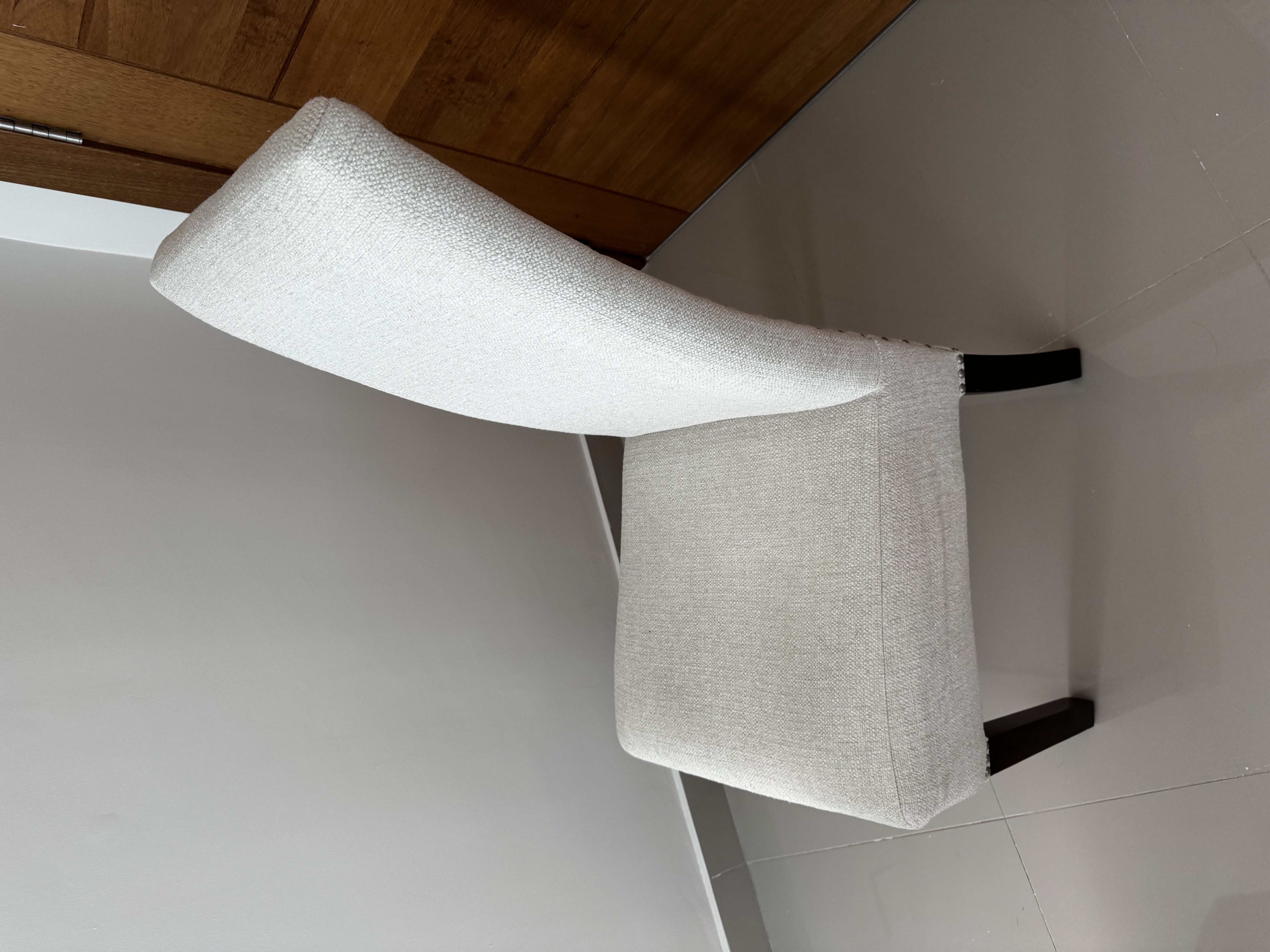 muebles y colchones - Elegantes sillas de comedor - tela beige y madera 2