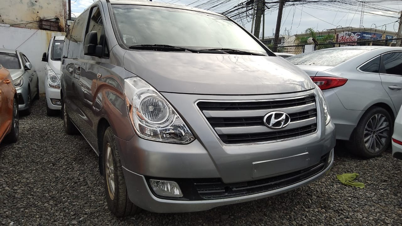 jeepetas y camionetas - HYUNDAI GRAND STAREX CAJA VIEJA 2018 GRIS 1