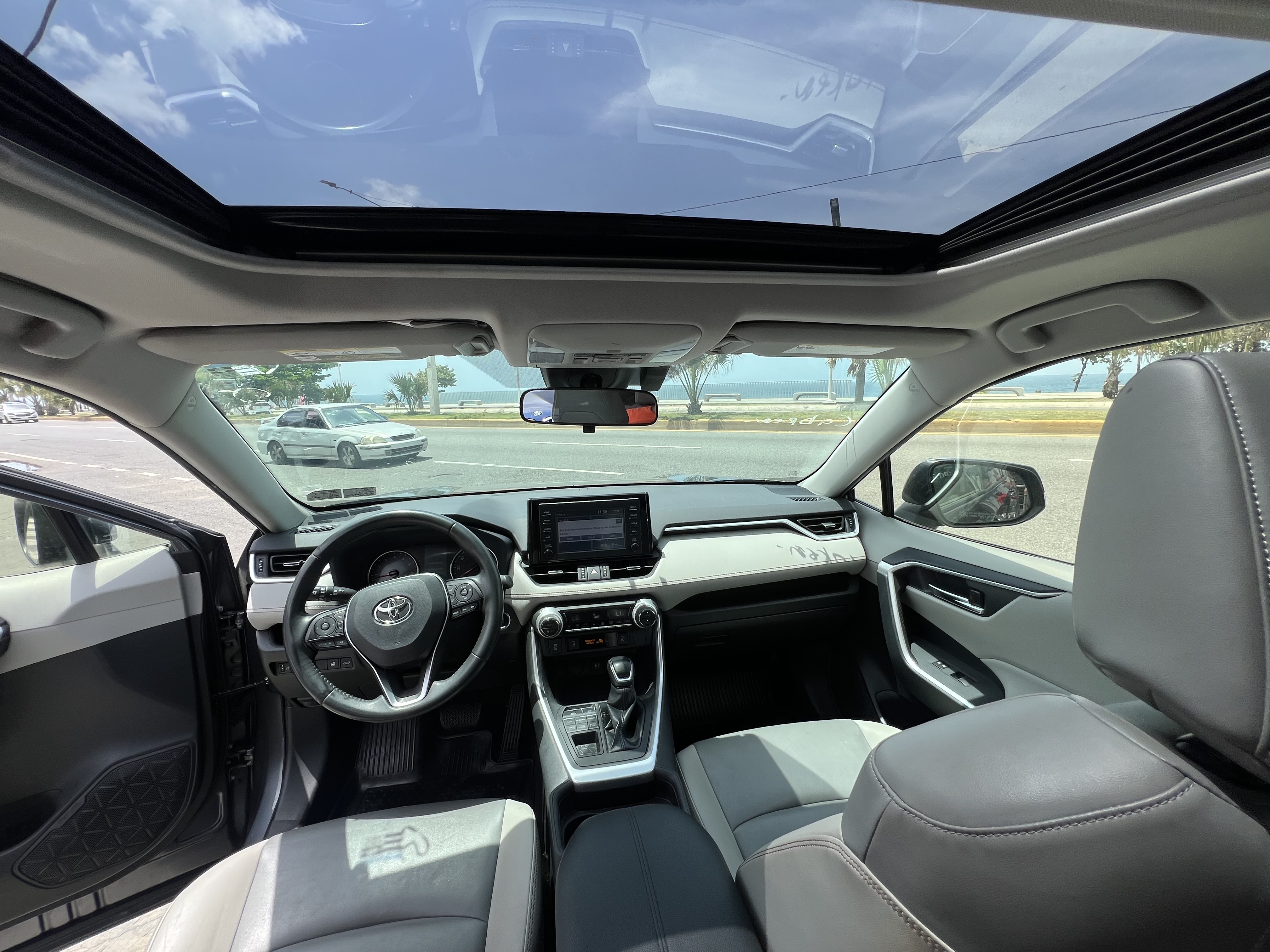 jeepetas y camionetas - Toyota Rav4 XLE Premium 2019 7