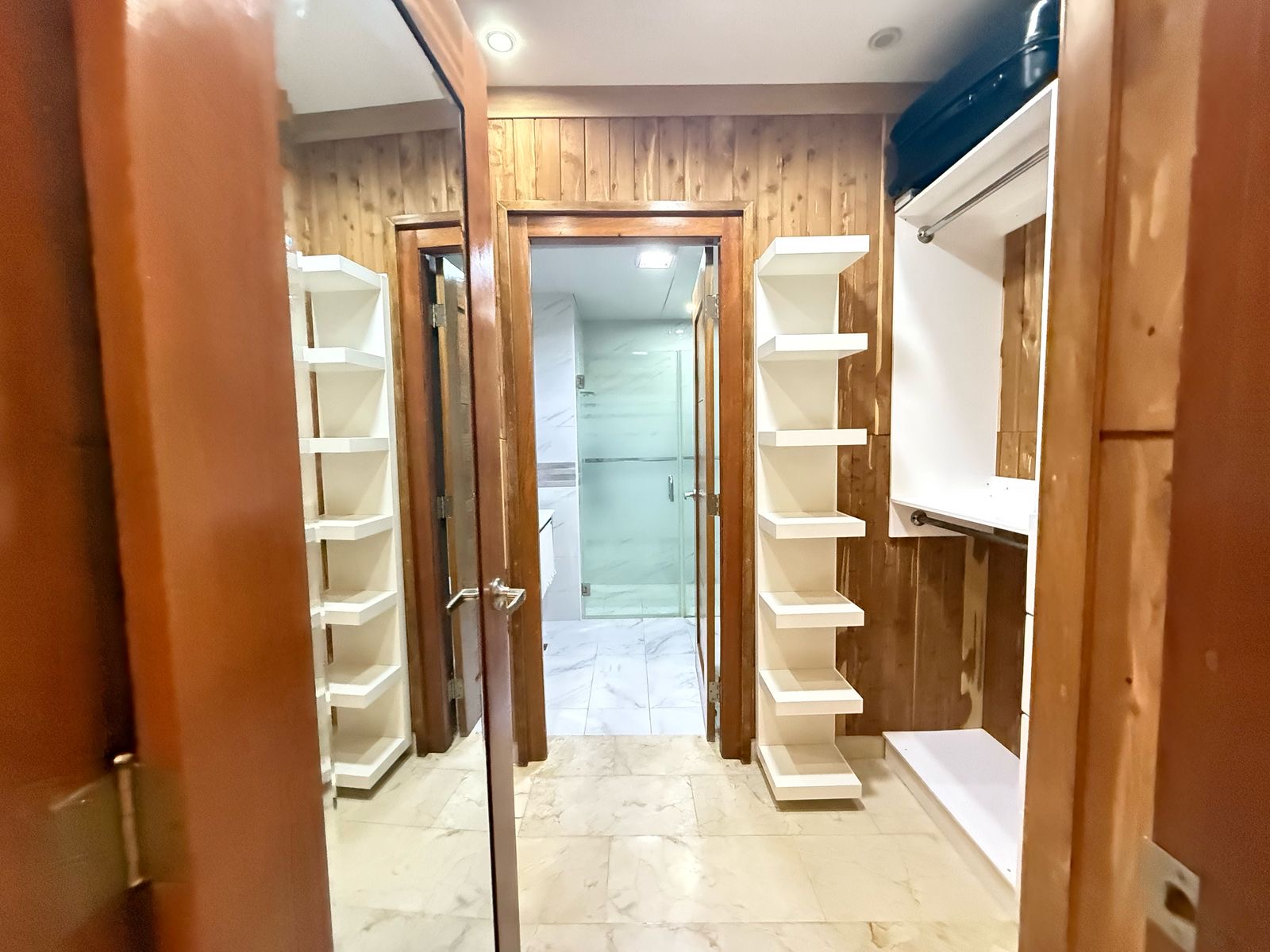 apartamentos - Alquiló renacimiento piso 5 vacío tres hab con su  1