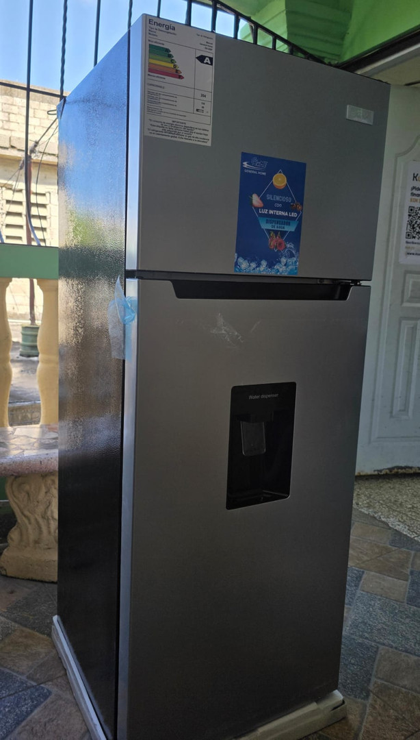 electrodomesticos - NEVERA GENERAL HOME 9 PIES NUEVA DE CAJA CON DISPERSOR DE AGUA EN LA PUERTA  0