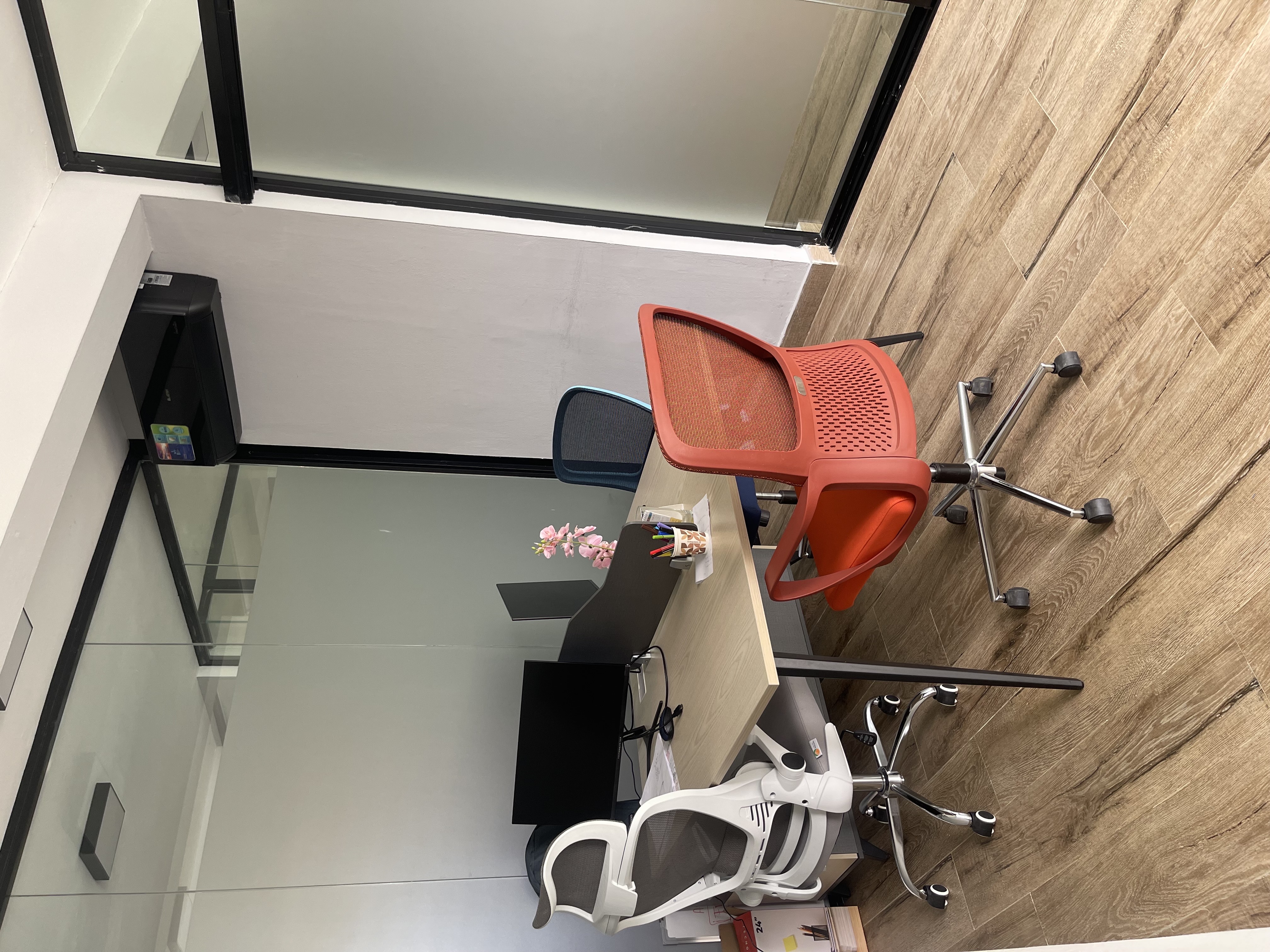 oficinas y locales comerciales - Alquilo Casa/Local para fines Comerciales Finamente Remodelada en La Castellana  2