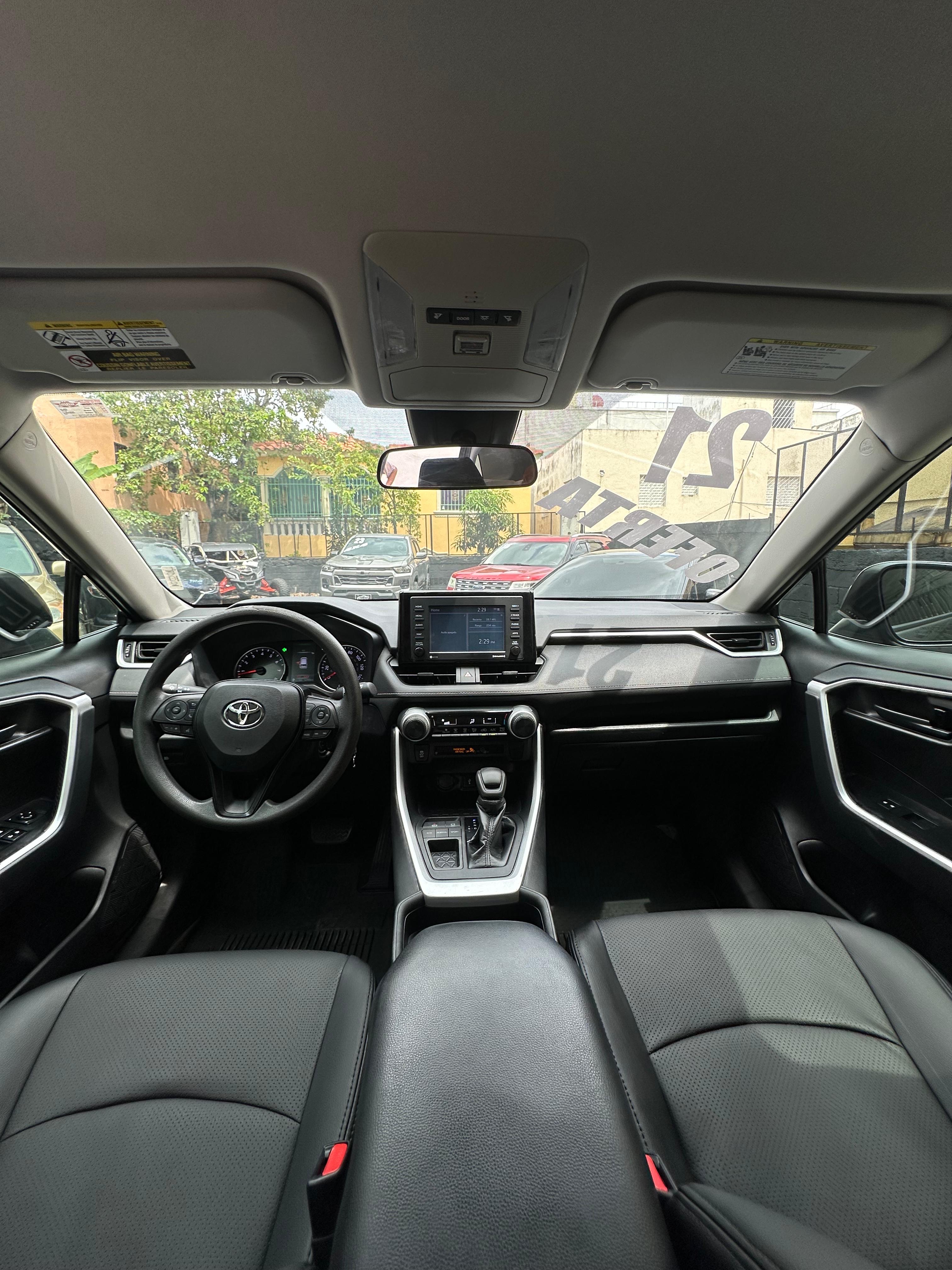 jeepetas y camionetas - SE VENDE TOYOTA RAV4 2021 LE recien importada🇺🇸 8