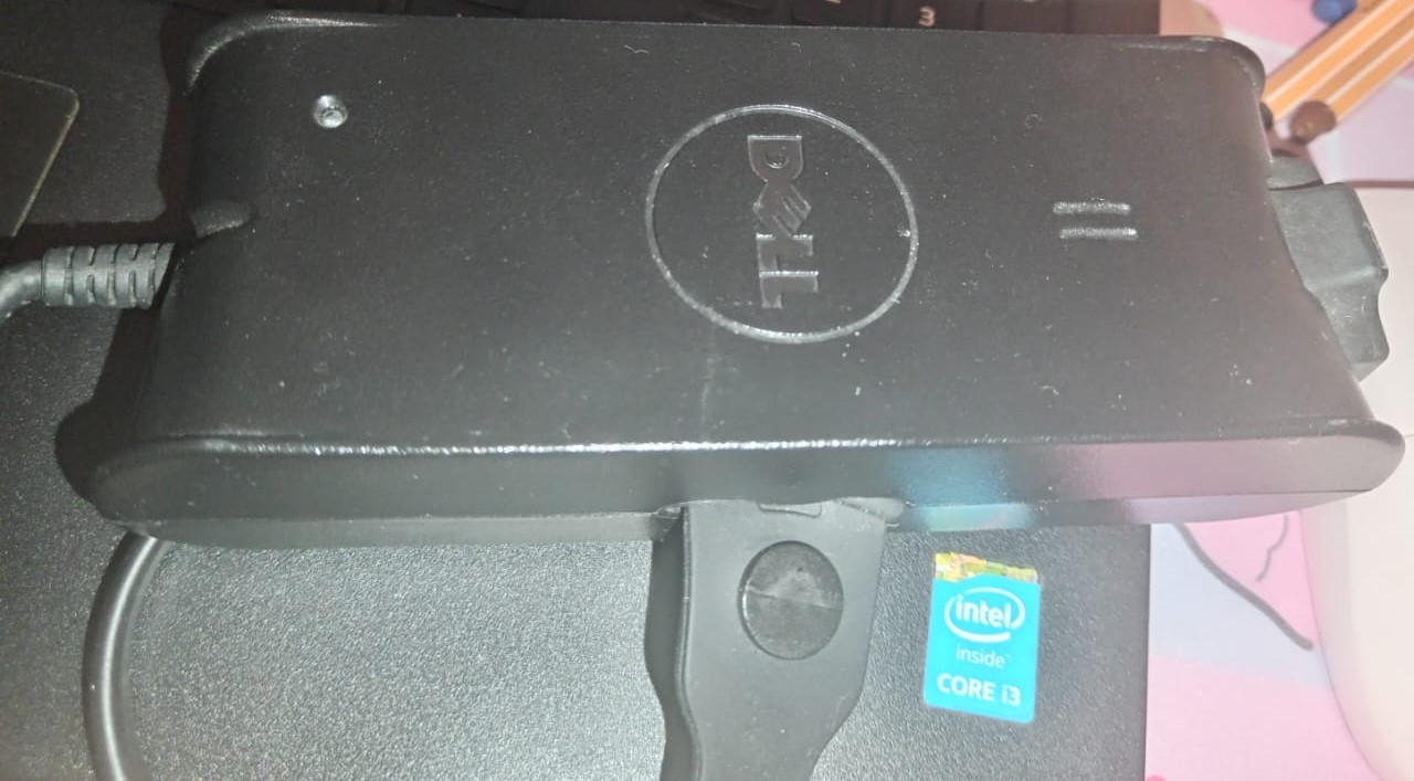 computadoras y laptops - LAPTOP DELL DE 16" CON CARGADOR! 5