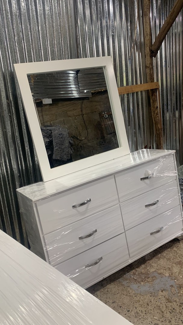 muebles y colchones - Gavetero en blanco con gavetas 