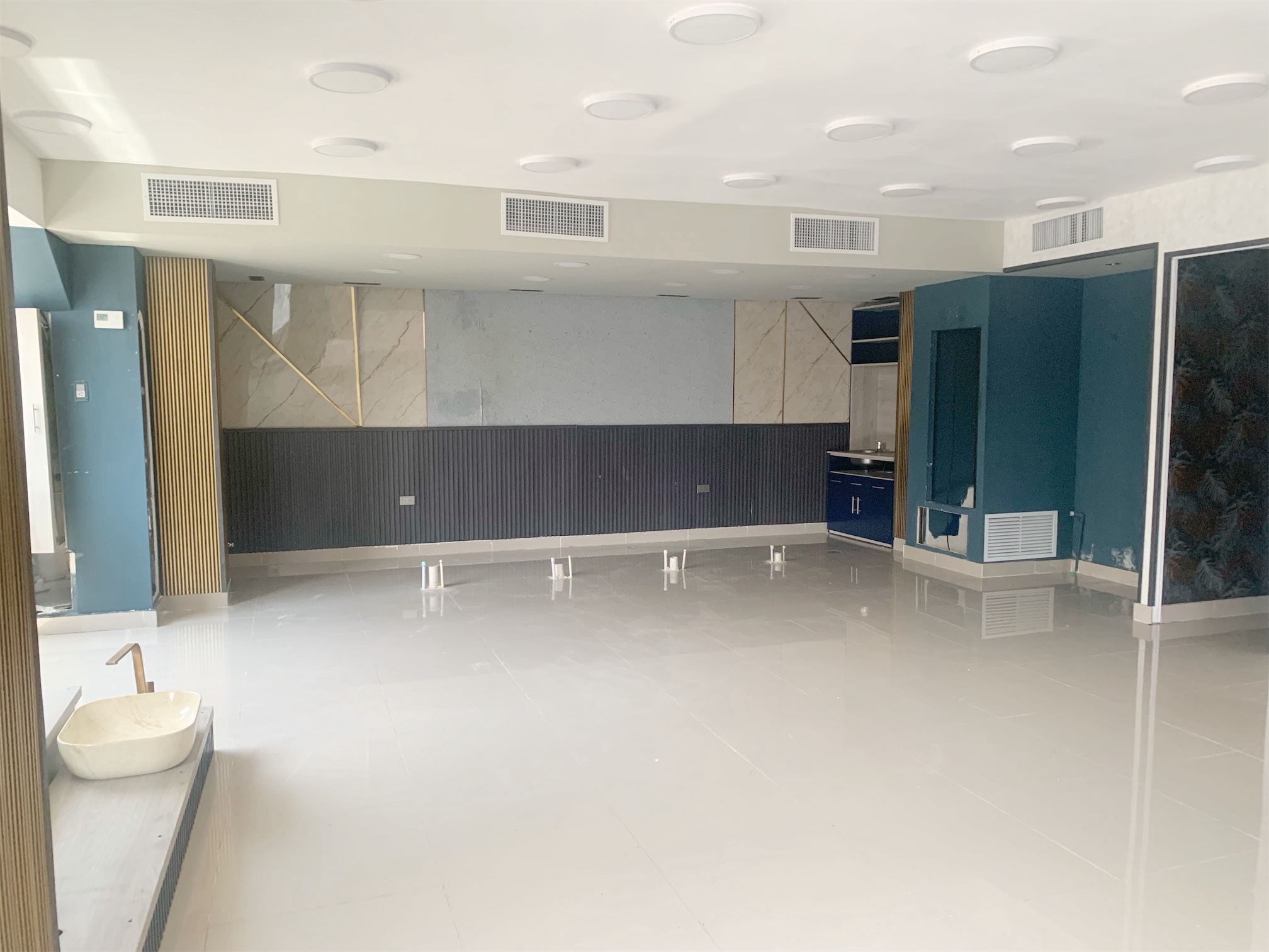oficinas y locales comerciales - Local céntrico en Bella vista  4