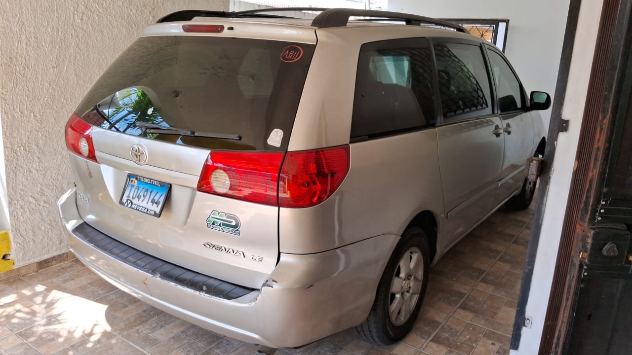 jeepetas y camionetas - Toyota Sienna Año 2006 Única Dueña en Santiago Vi. 5