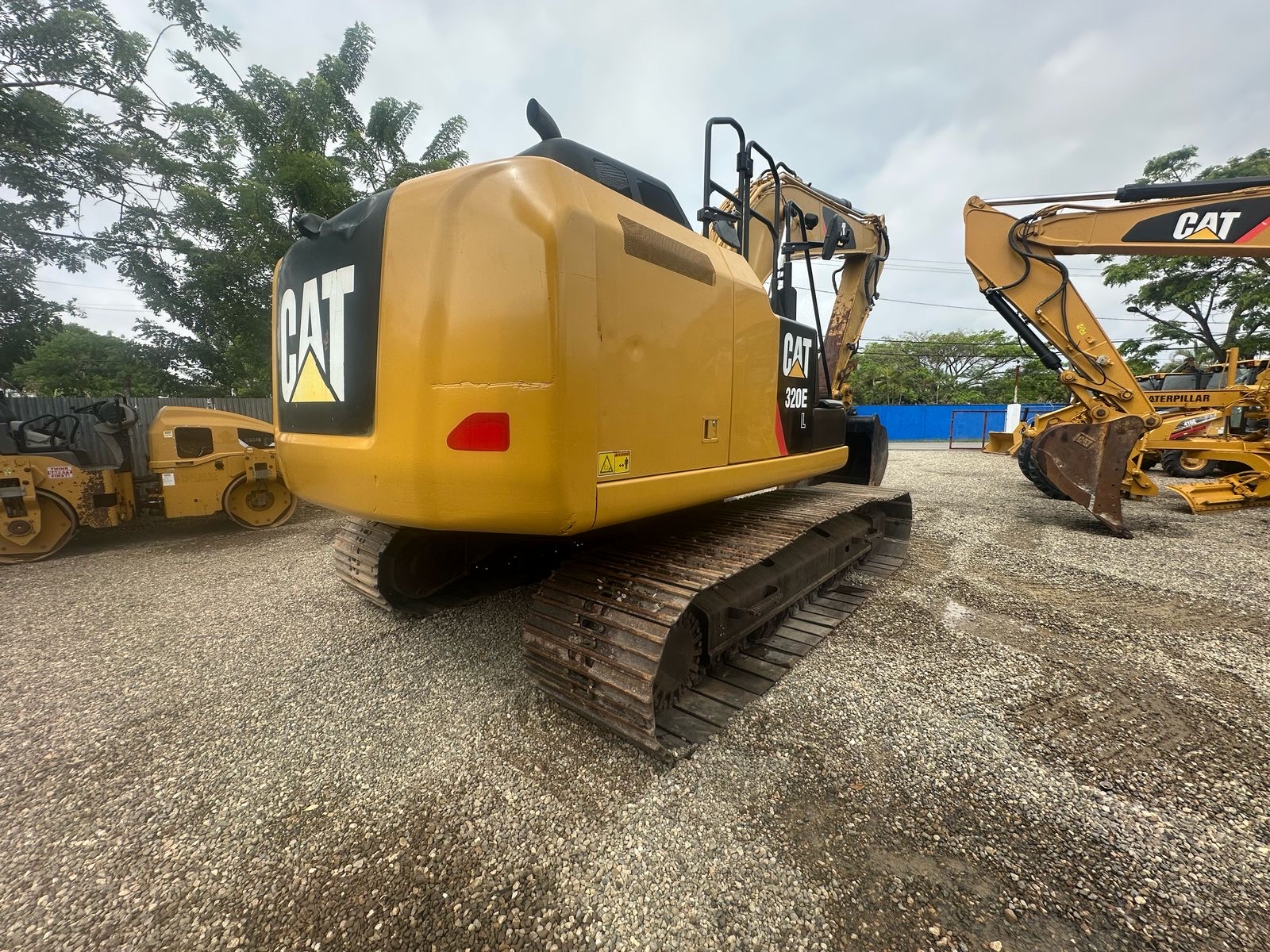 camiones y vehiculos pesados - 2013 Cat 320EL
 3
