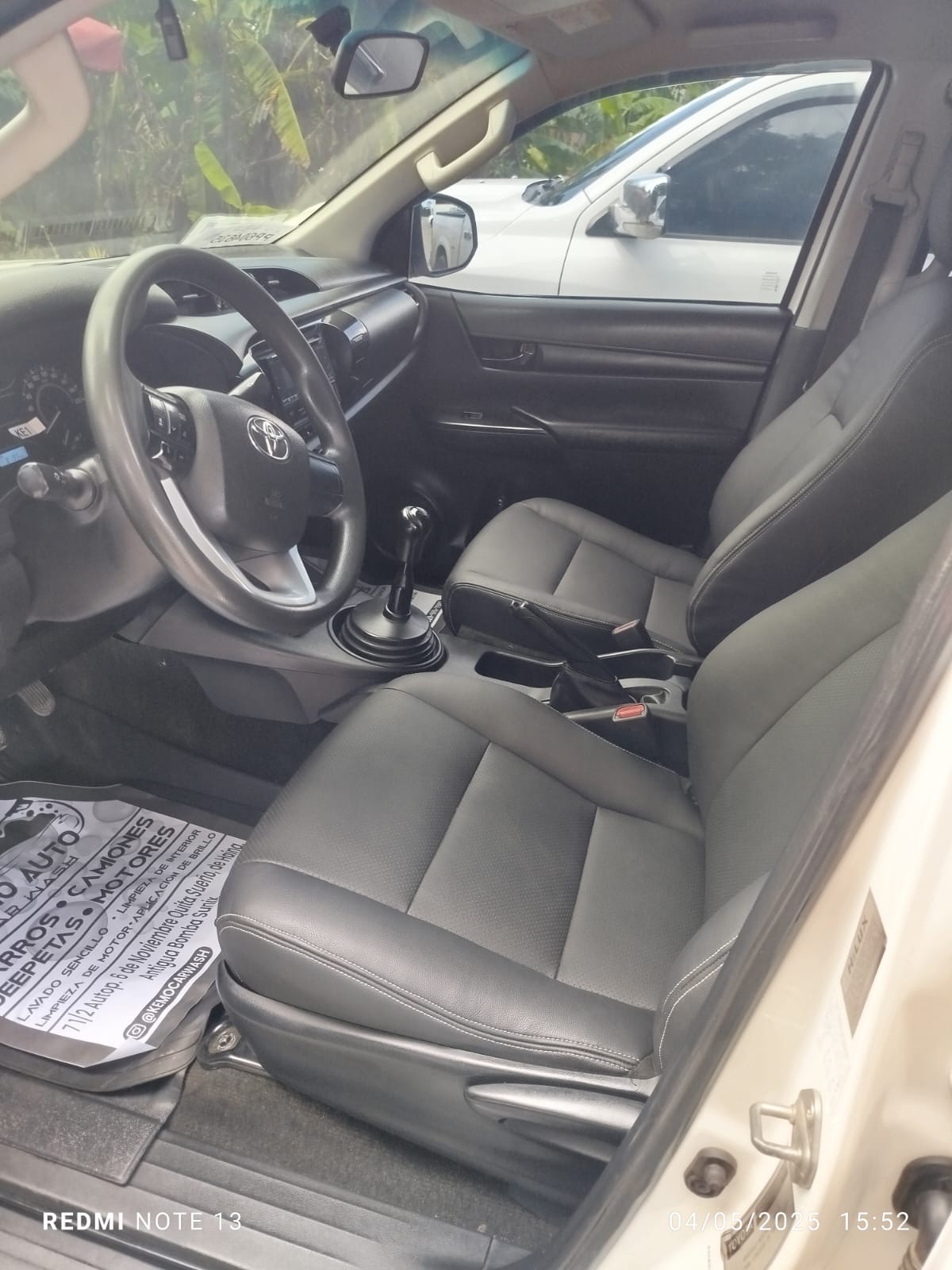 jeepetas y camionetas - Hilux Toyota , Es mecánica , costo 34 k dólares . 3