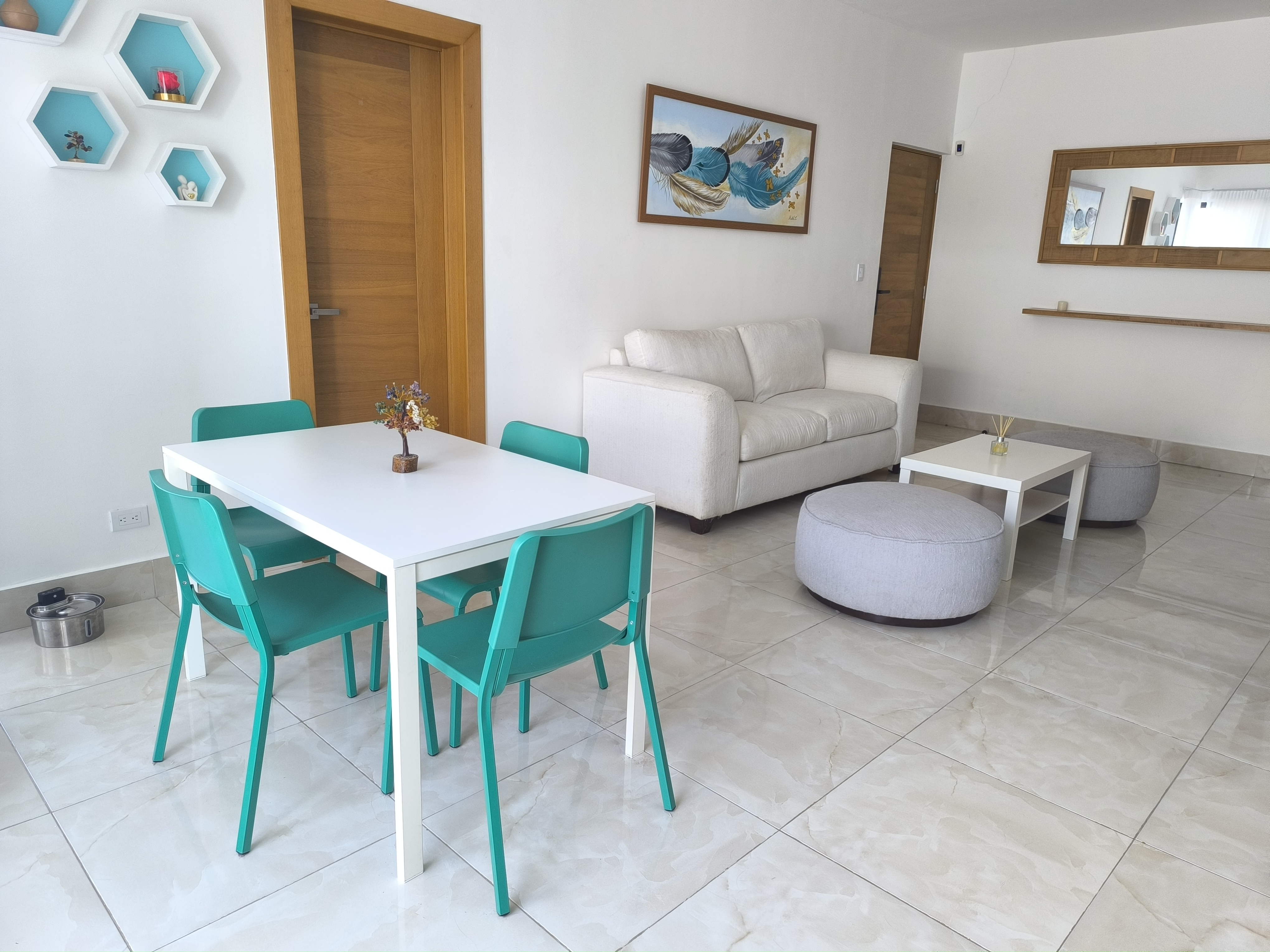 muebles y colchones - Juego sala comedor- sofá de 2 plazas+ 2 ottomanes+ mesa de centro+ comedor 0
