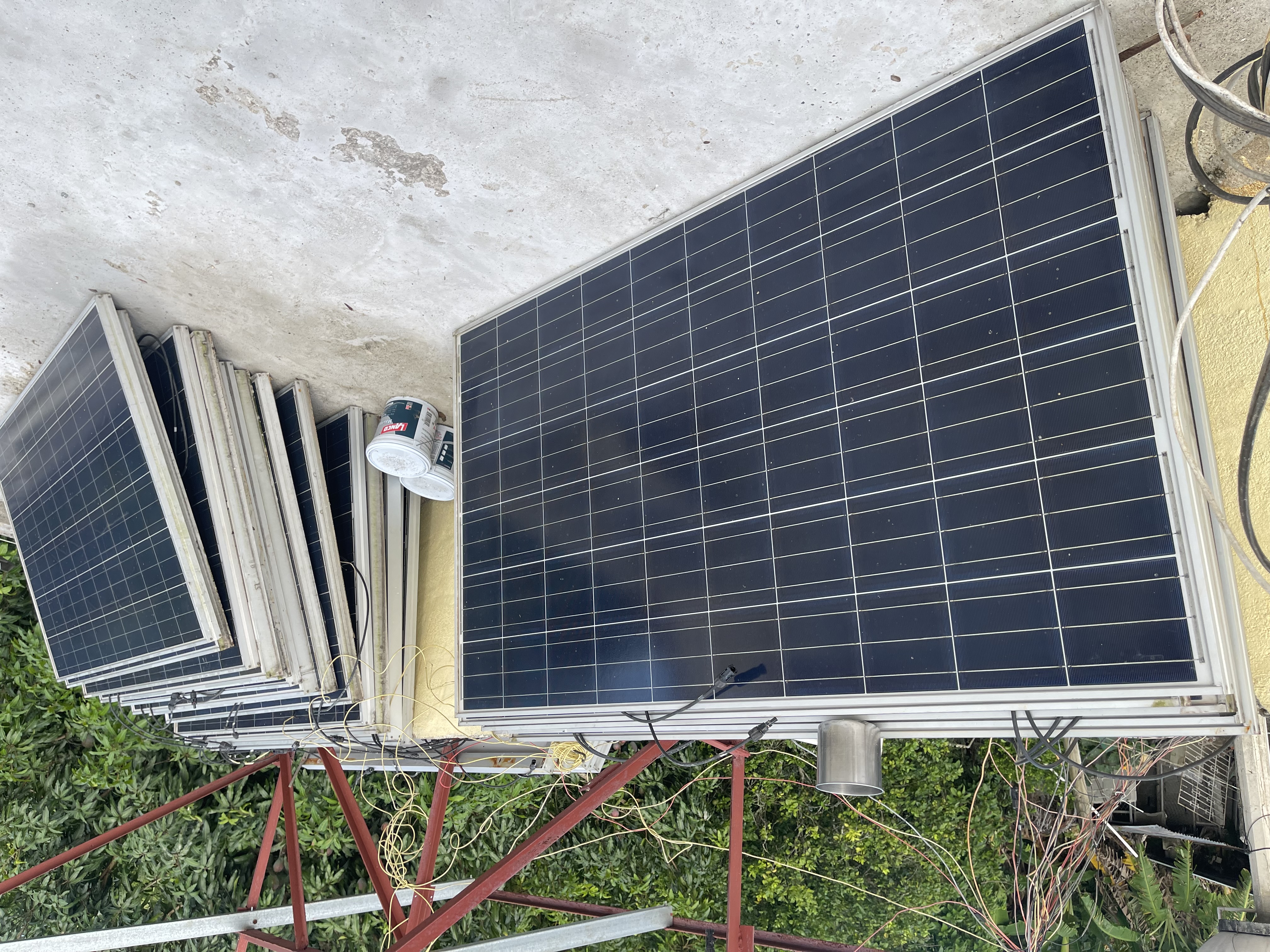 plantas e inversores - Paneles solares.   240 wats 10 amp 24 voltios 0