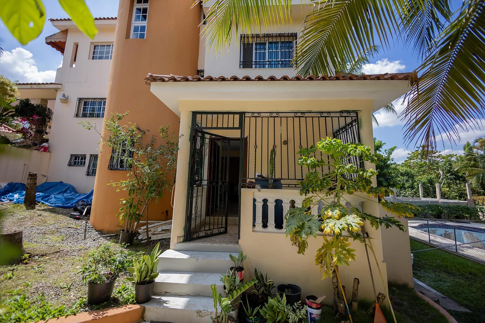 casas - Casa de oportunidad detrás de la embajada americana  5