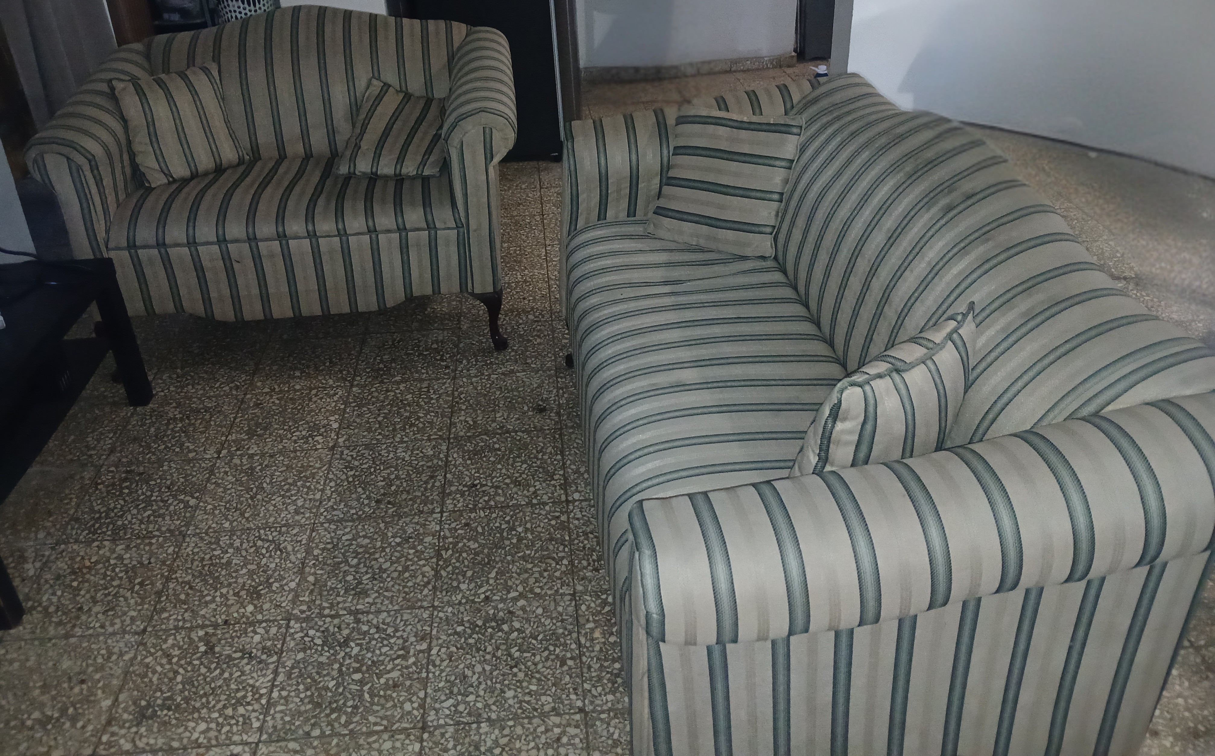 muebles y colchones - Juego de sala 2 muebles tapizados 0
