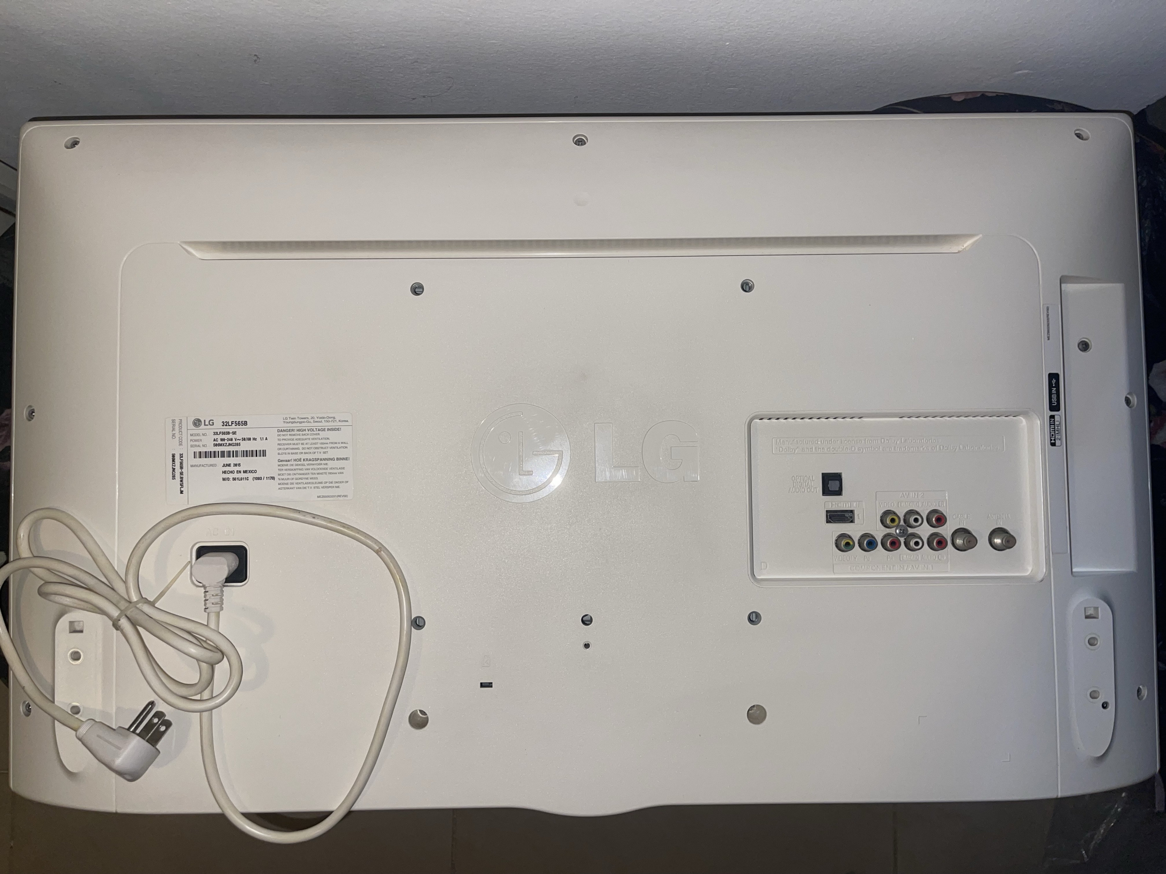 electrodomesticos - TV LG 32” (No Smart) con Base Pared 1