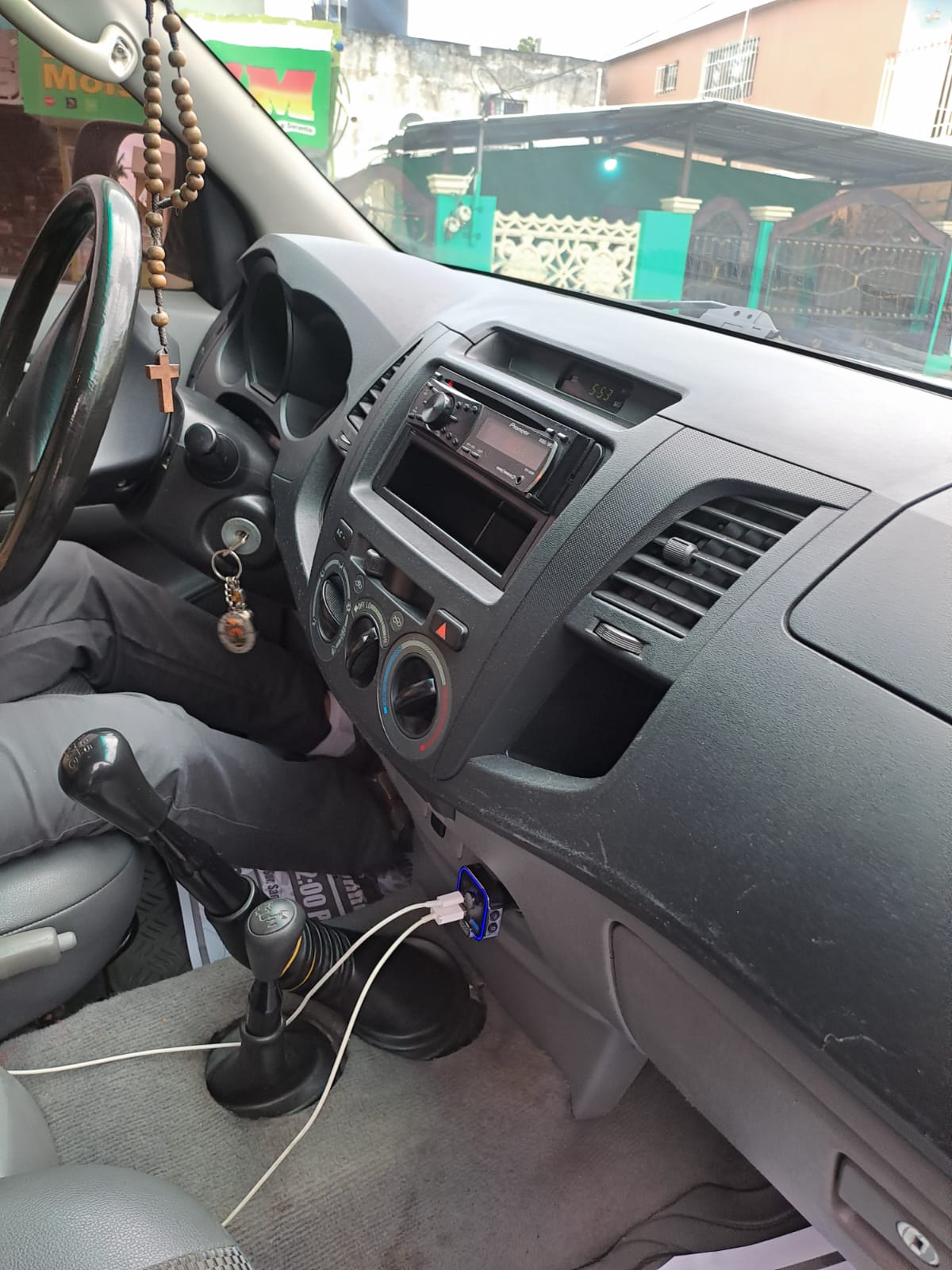 jeepetas y camionetas - TOYOTA HILUX 2011 3