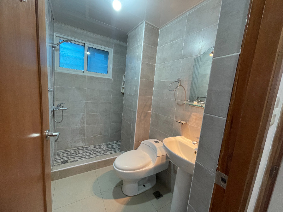 apartamentos - Vendo Apartamento 2do. Piso en Zona Universitaria 8