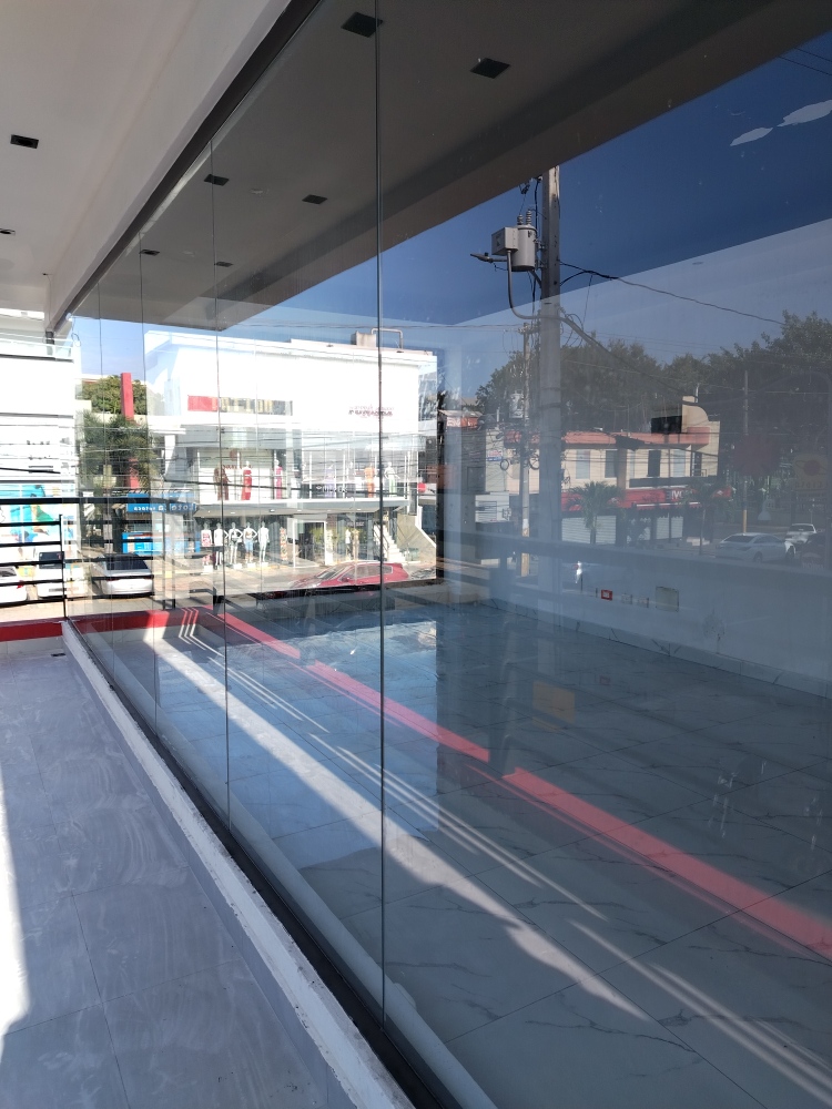 oficinas y locales comerciales - Alquiler local  Av. Venezuela Plaza Patrizo Santo Domingo Este Ens. Ozama 3
