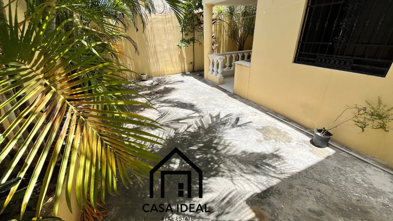casas - se vende hermosa casa en exclusivo residencial en bani Av Fabio Herrera  7