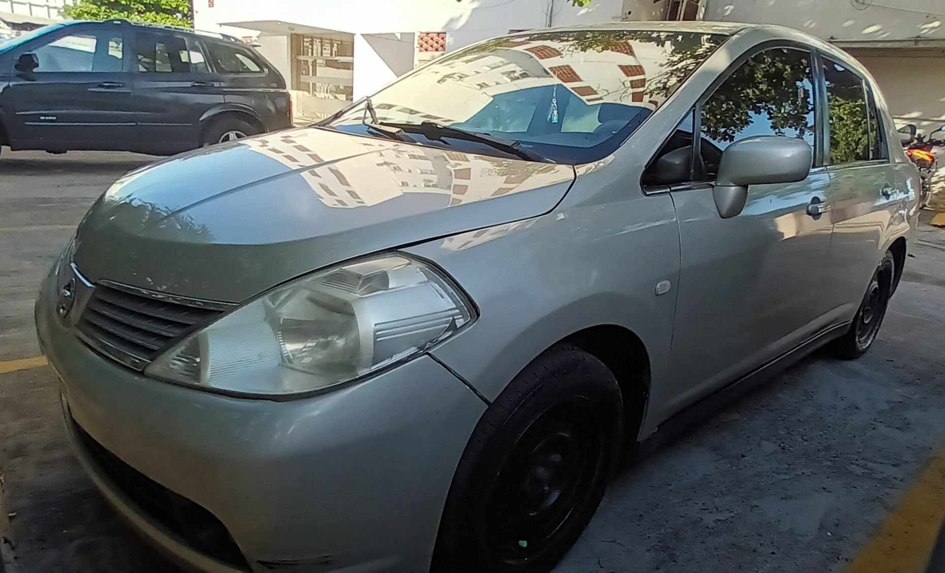 carros - Nissan Tiida 2008 1