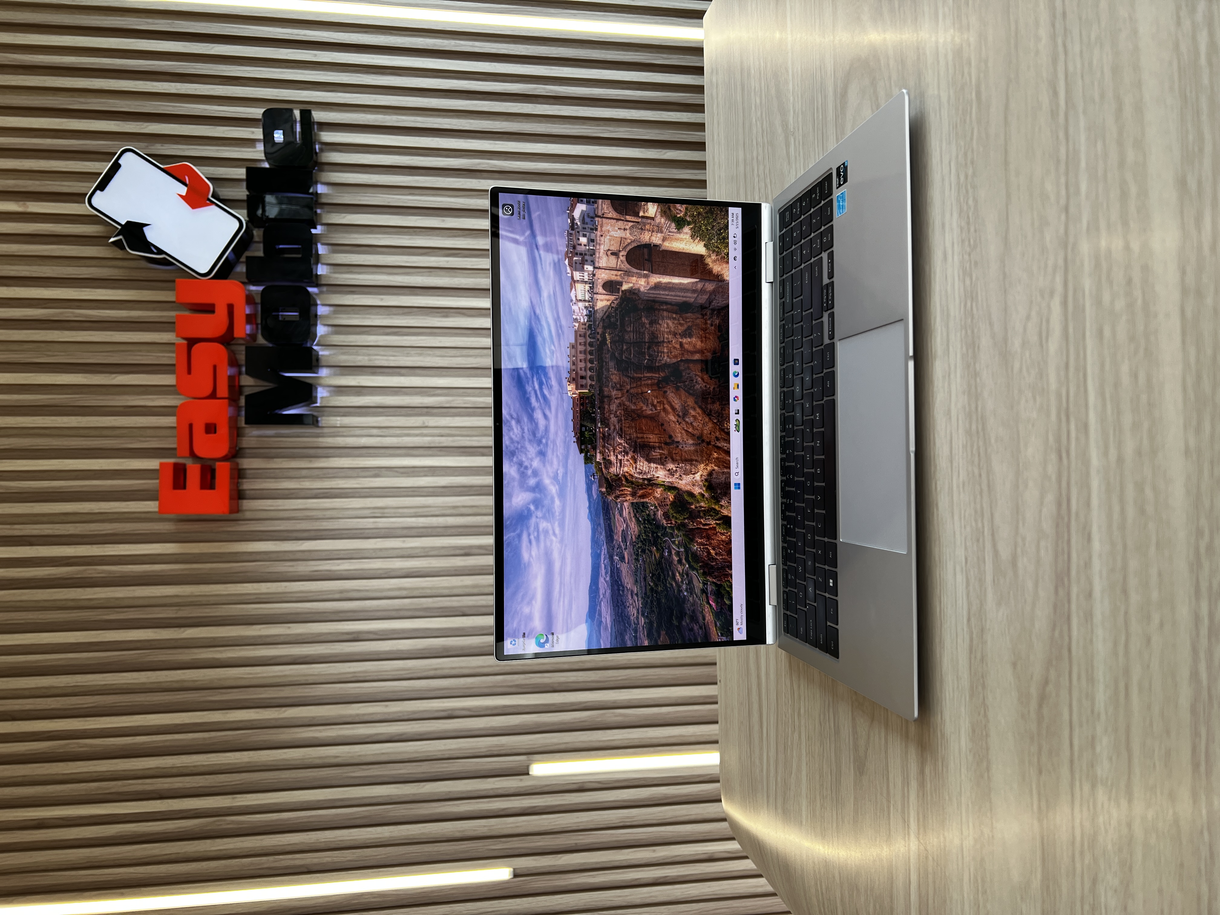 computadoras y laptops - BOOK 2 PRO 15.6" 360 i7 16/1TB INTEL IRIS XE  2