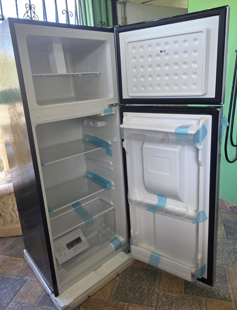 electrodomesticos - NEVERA GENERAL HOME 9 PIES NUEVA DE CAJA CON DISPERSOR DE AGUA EN LA PUERTA  1